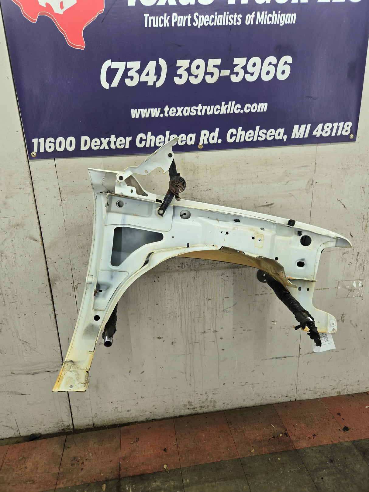 1999-2002 Chevrolet Silverado / Tahoe / Suburban 1500 2500 3500 HD LH Driver Side Front Fender - White