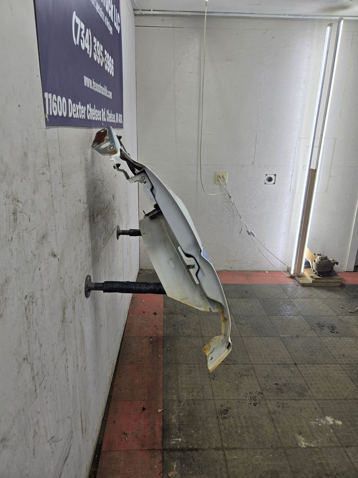 1999-2002 Chevrolet Silverado / Tahoe / Suburban 1500 2500 3500 HD Passenger Front Fender - White