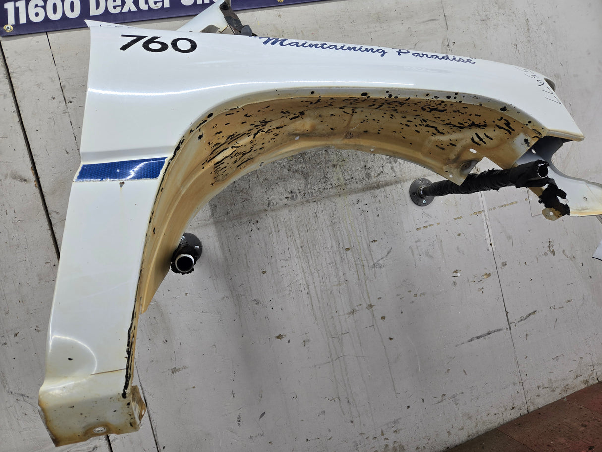 1999-2002 Chevrolet Silverado / Tahoe / Suburban 1500 2500 3500 HD Passenger Front Fender - White