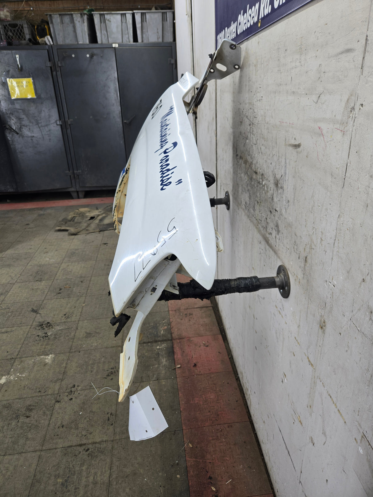 1999-2002 Chevrolet Silverado / Tahoe / Suburban 1500 2500 3500 HD Passenger Front Fender - White
