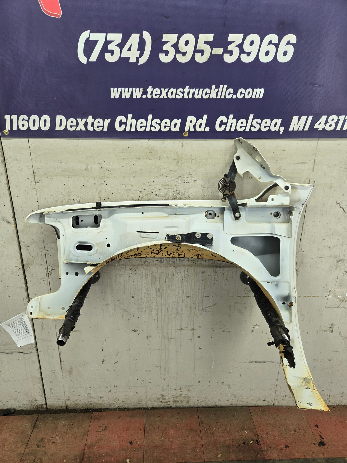 1999-2002 Chevrolet Silverado / Tahoe / Suburban 1500 2500 3500 HD Passenger Front Fender - White