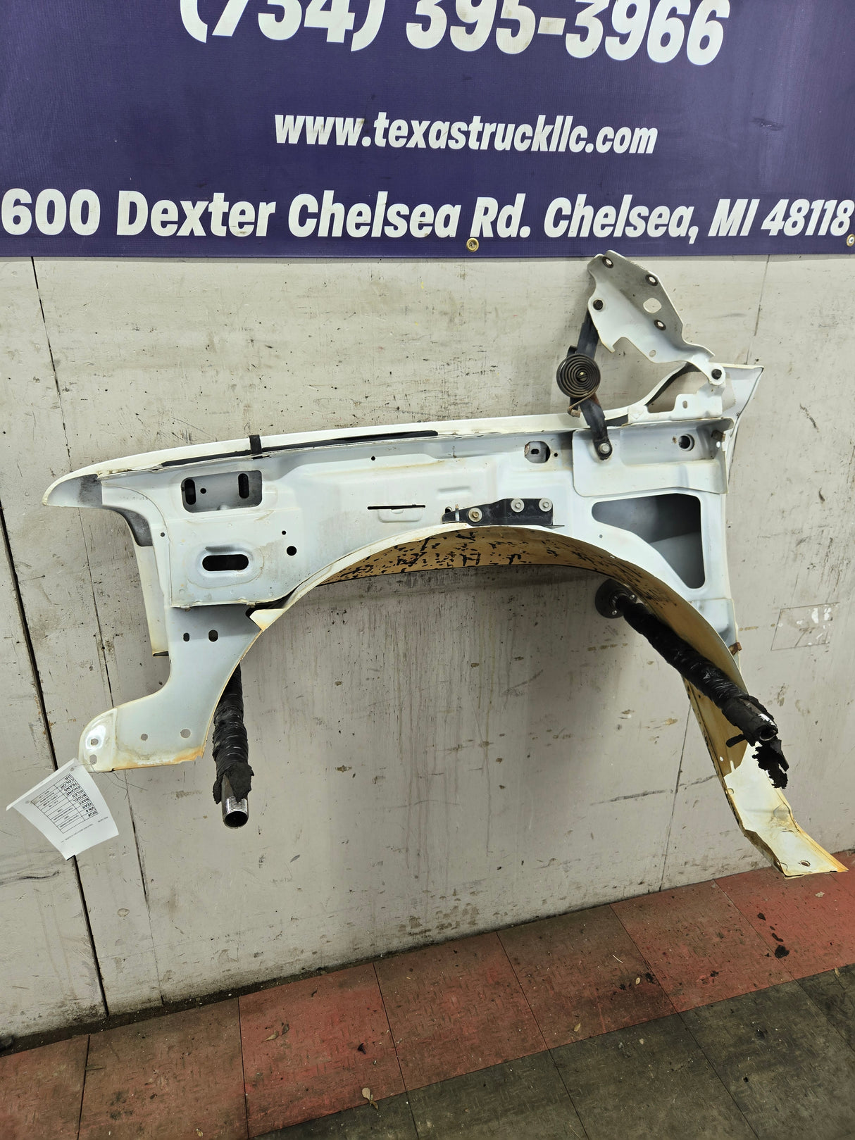 1999-2002 Chevrolet Silverado / Tahoe / Suburban 1500 2500 3500 HD Passenger Front Fender - White