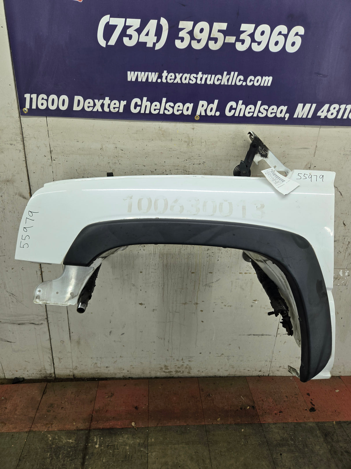 2003-2007 Chevrolet Silverado / Tahoe / Suburban 1500 2500 3500 HD LH Driver Side "Cateye" Front Fender - Summit White