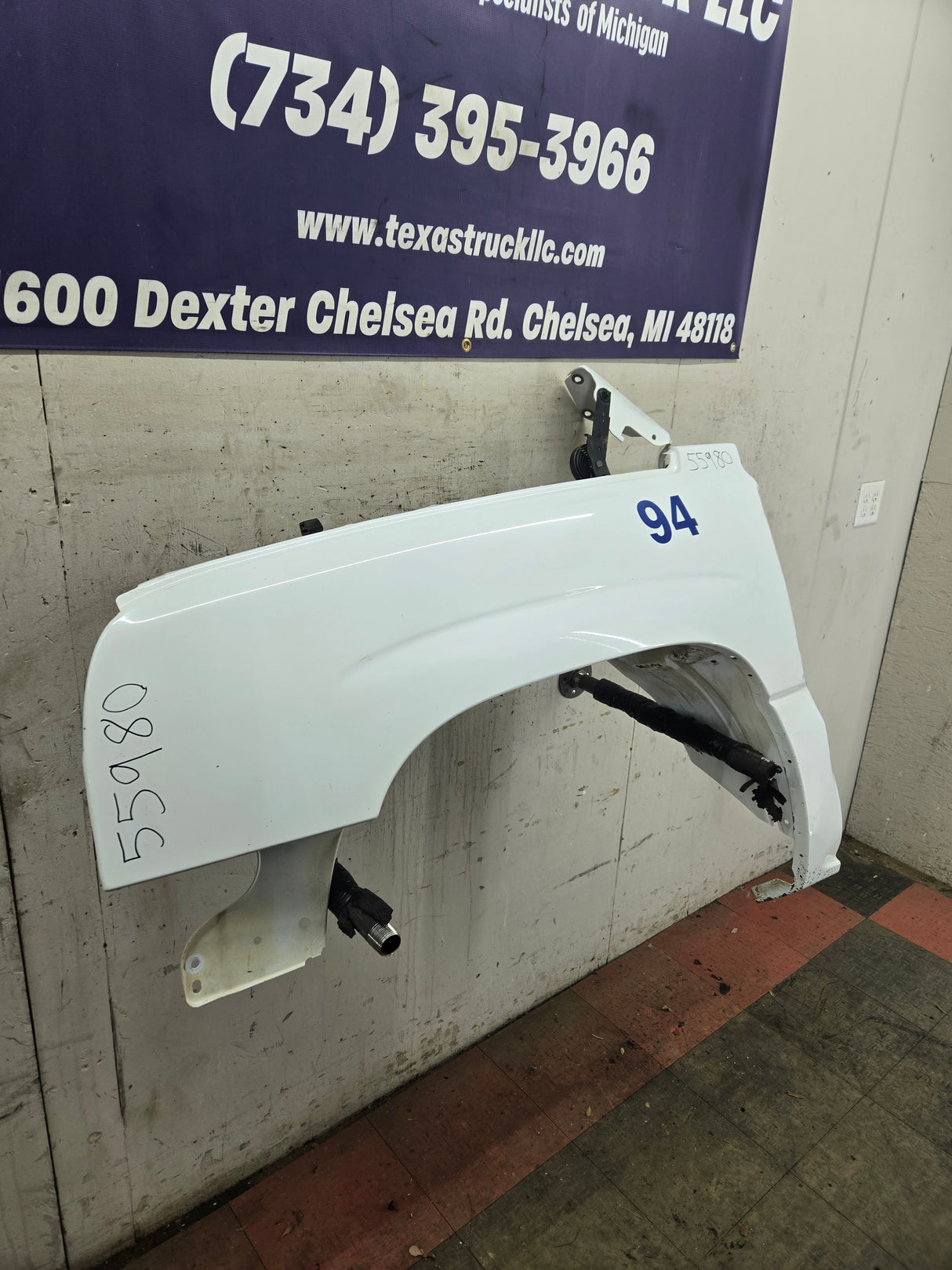 2003-2007 Chevrolet Silverado / Tahoe / Suburban 1500 2500 3500 HD LH Driver Side "Cateye" Front Fender - Summit White