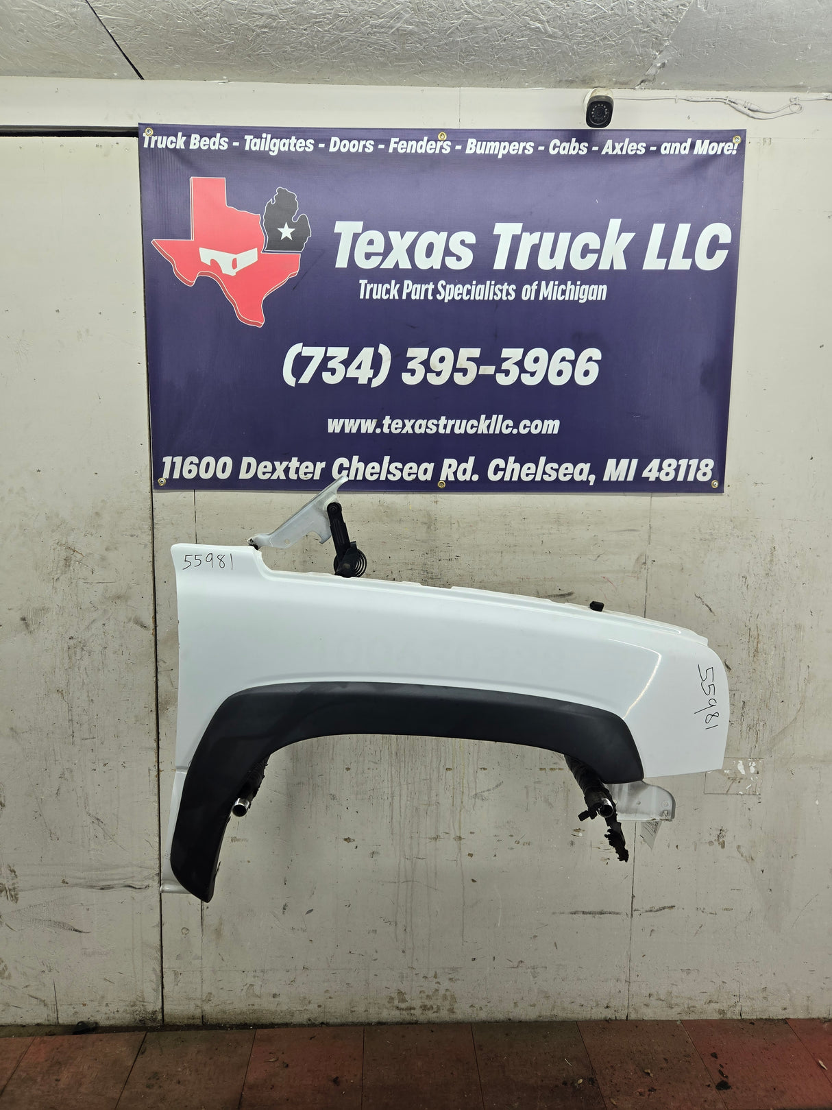 2003-2007 Chevrolet Silverado / Tahoe / Suburban 1500 2500 3500 HD RH Passenger Side "Cateye" Front Fender - Summit White