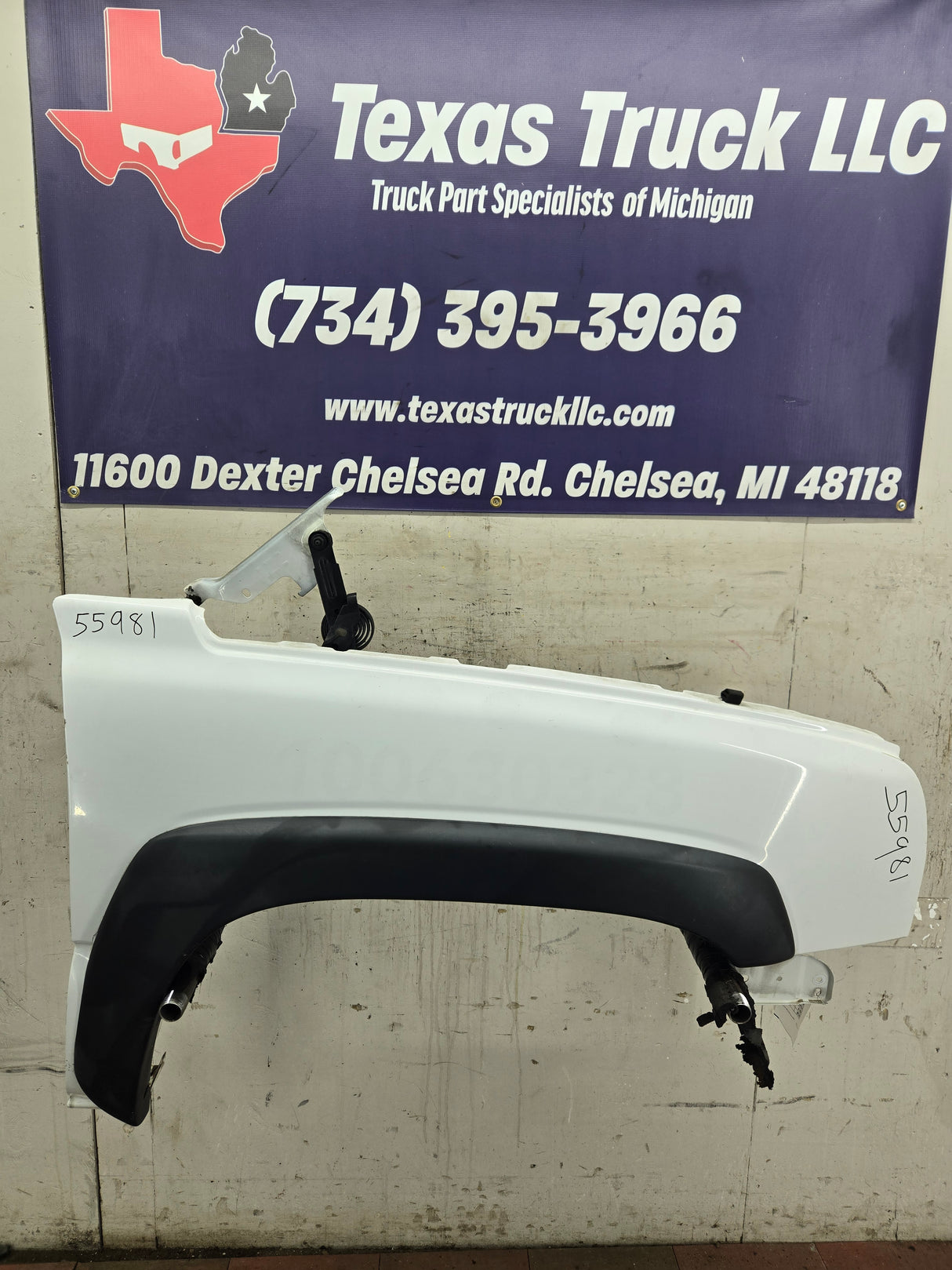 2003-2007 Chevrolet Silverado / Tahoe / Suburban 1500 2500 3500 HD RH Passenger Side "Cateye" Front Fender - Summit White