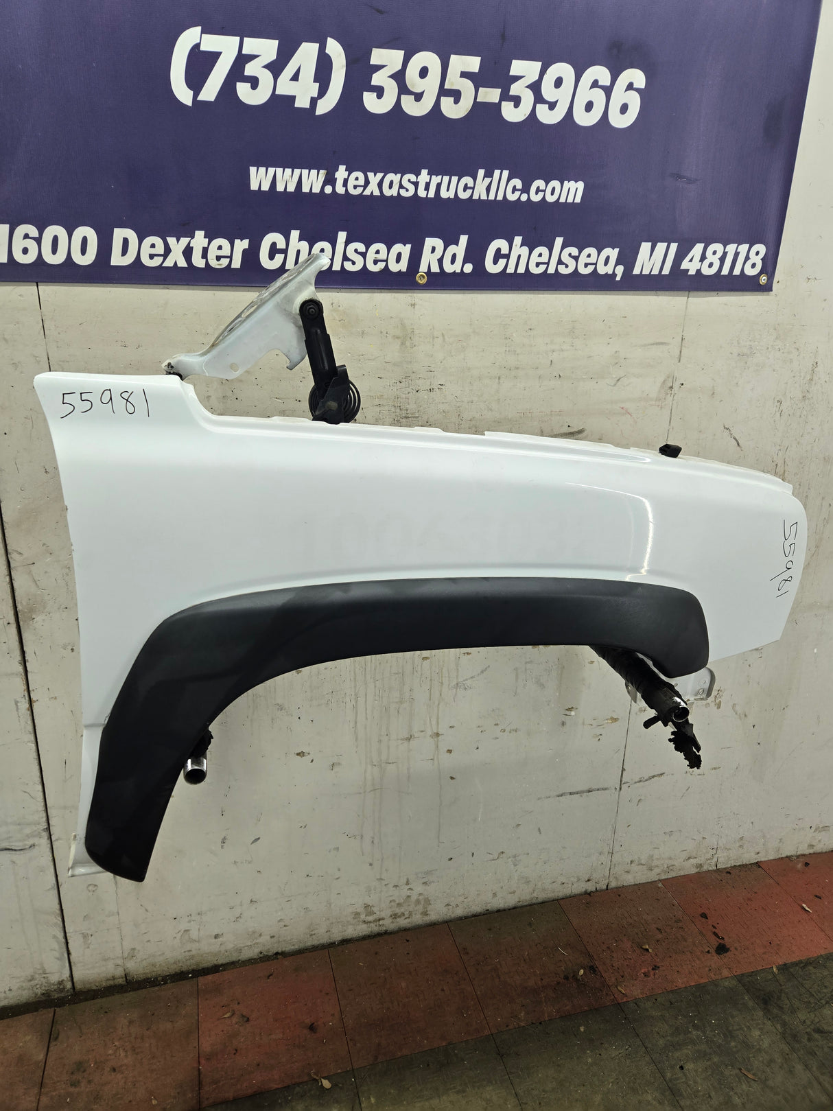 2003-2007 Chevrolet Silverado / Tahoe / Suburban 1500 2500 3500 HD RH Passenger Side "Cateye" Front Fender - Summit White