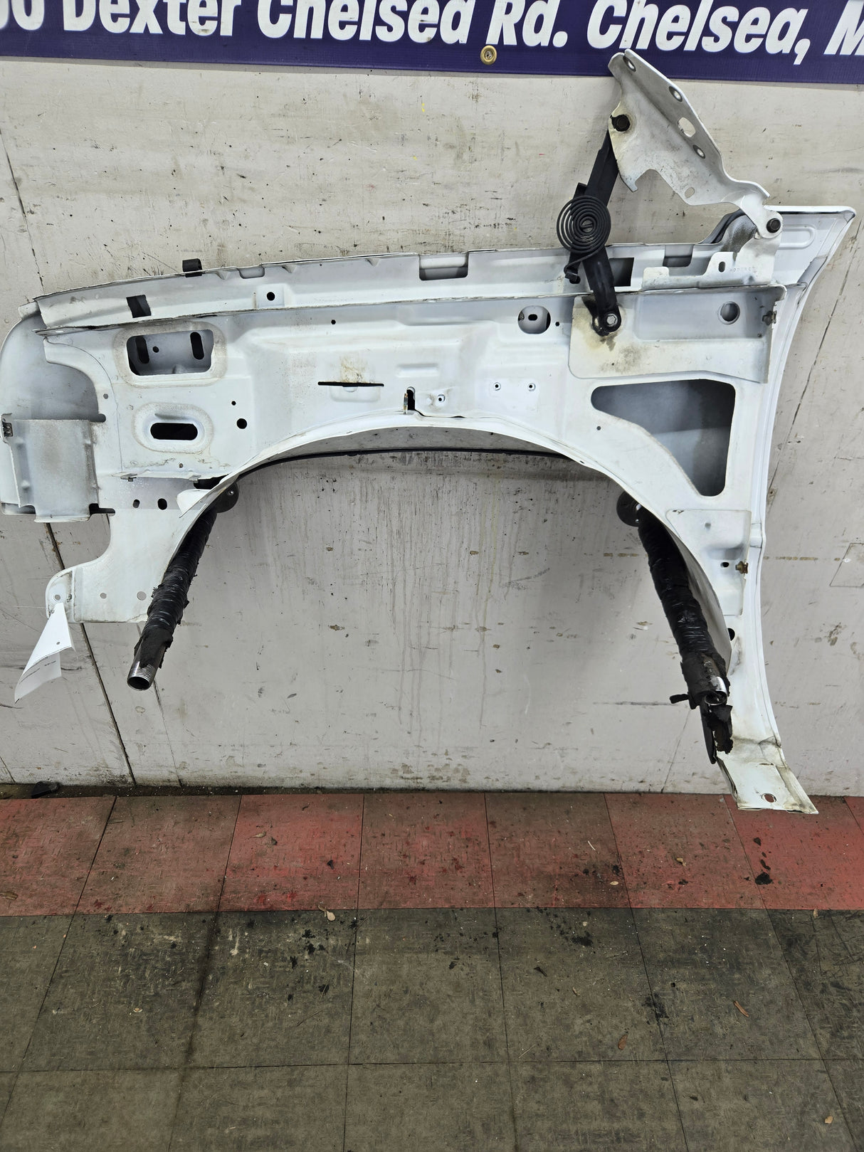 2003-2007 Chevrolet Silverado / Tahoe / Suburban 1500 2500 3500 HD RH Passenger Side "Cateye" Front Fender - Summit White