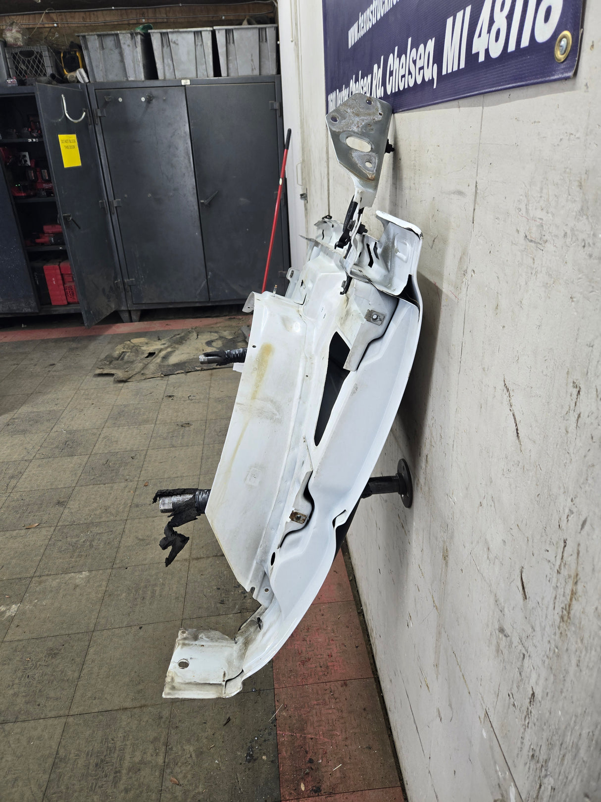 2003-2007 Chevrolet Silverado / Tahoe / Suburban 1500 2500 3500 HD RH Passenger Side "Cateye" Front Fender - Summit White