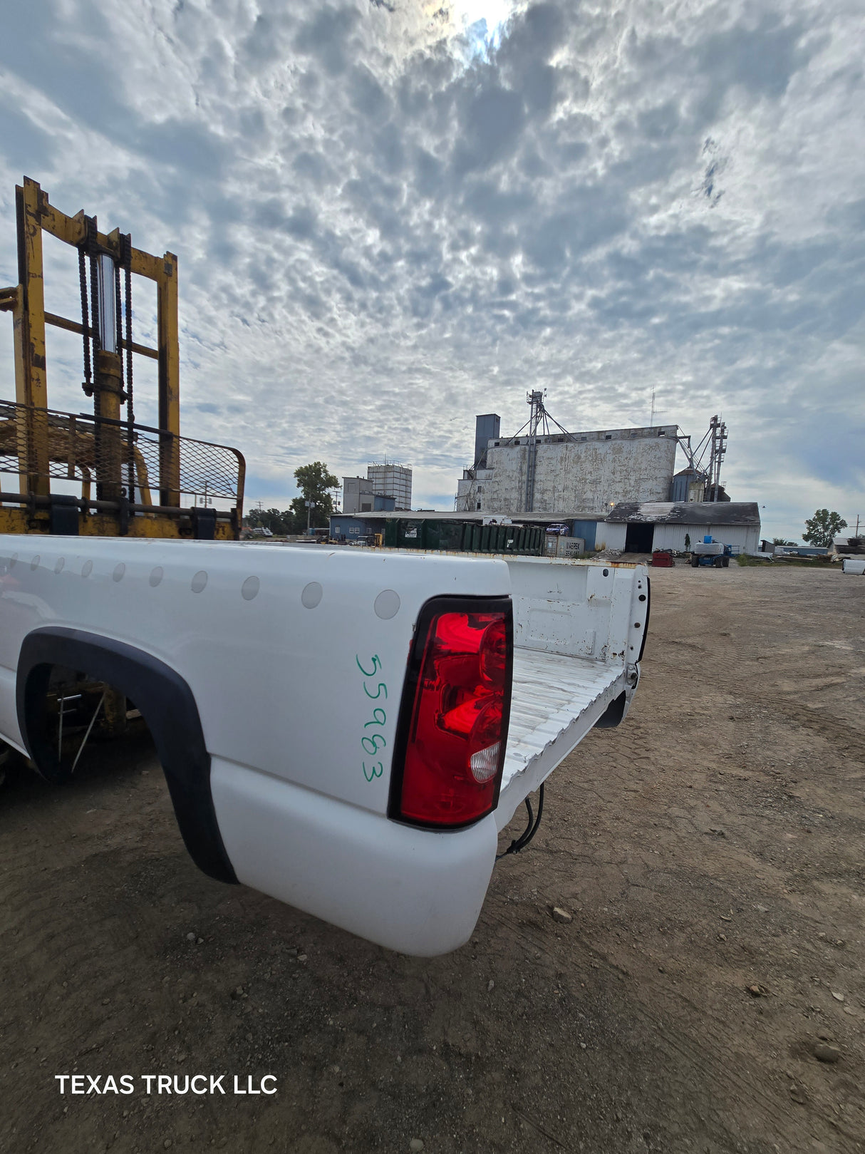 1999-2007 Chevrolet Silverado / GMC Sierra 1500 2500 3500 HD 8' Long Bed Truck Bed - Summit White