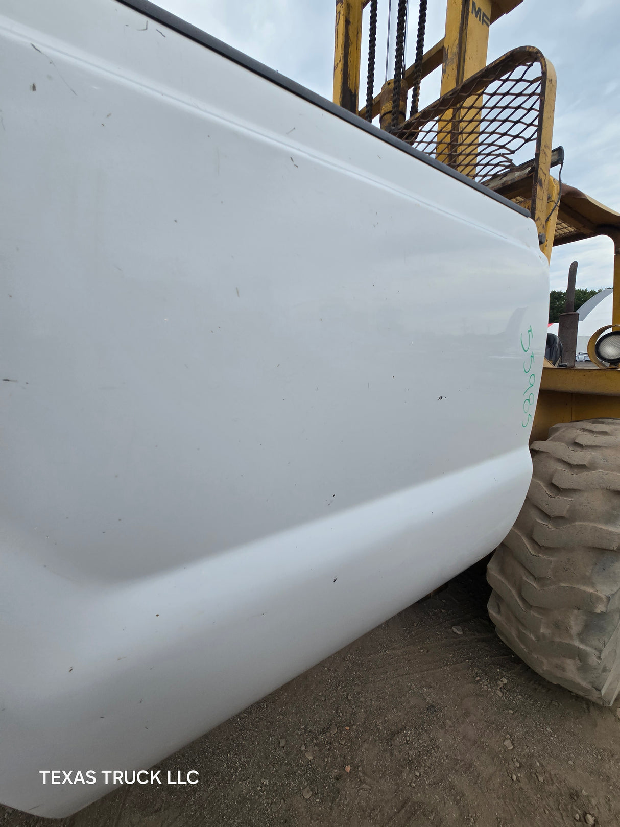1999-2010 Ford F250 F350 Super Duty 8' Long Truck Bed - Oxford White