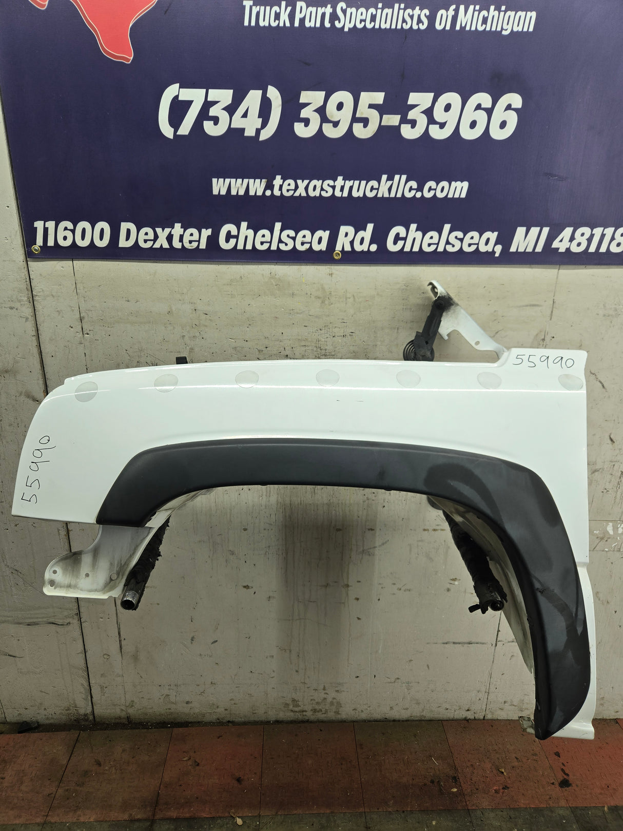 2003-2007 Chevrolet Silverado / Tahoe / Suburban 1500 2500 3500 HD LH Driver Side "Cateye" Front Fender - Summit White