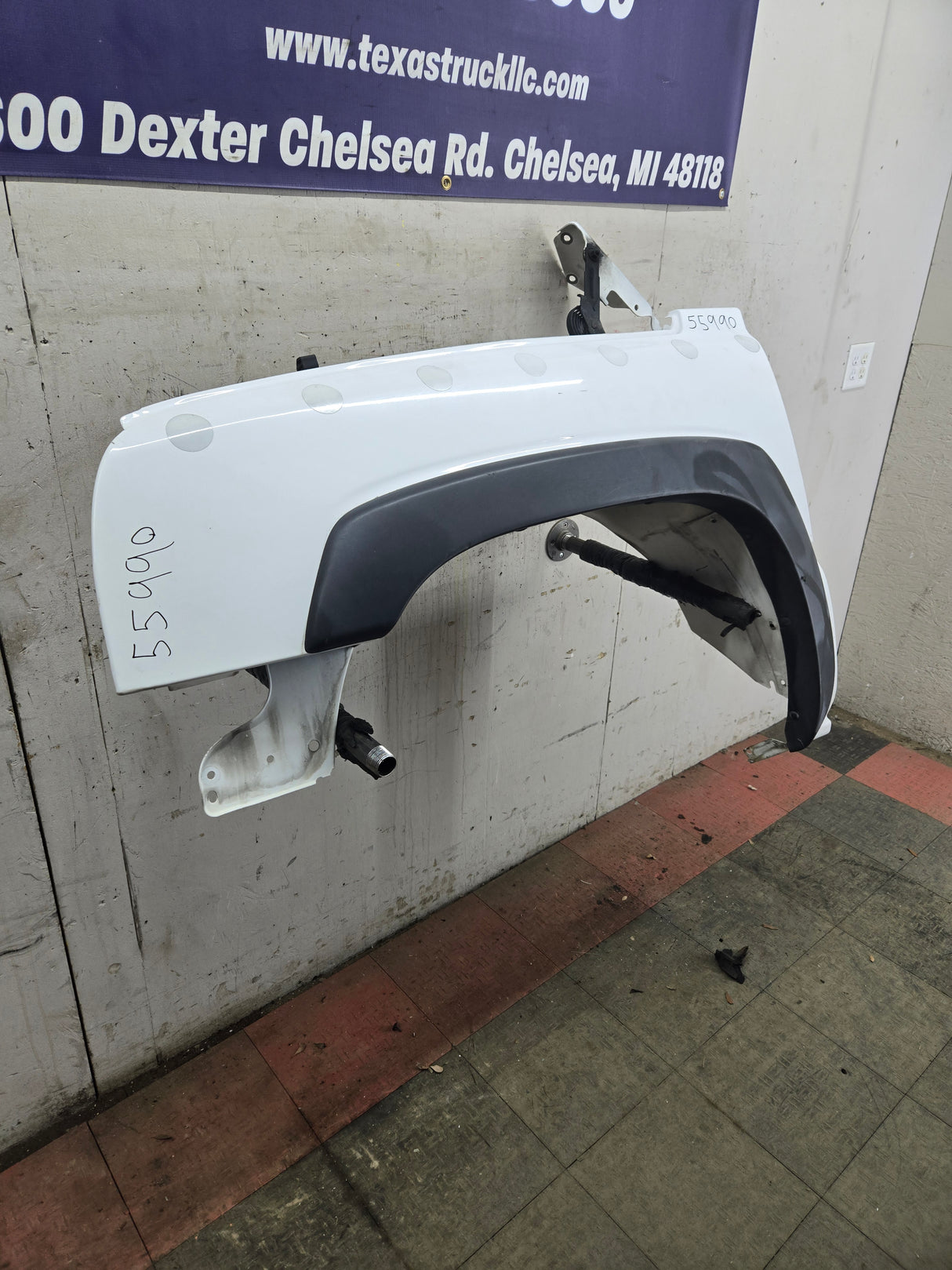 2003-2007 Chevrolet Silverado / Tahoe / Suburban 1500 2500 3500 HD LH Driver Side "Cateye" Front Fender - Summit White
