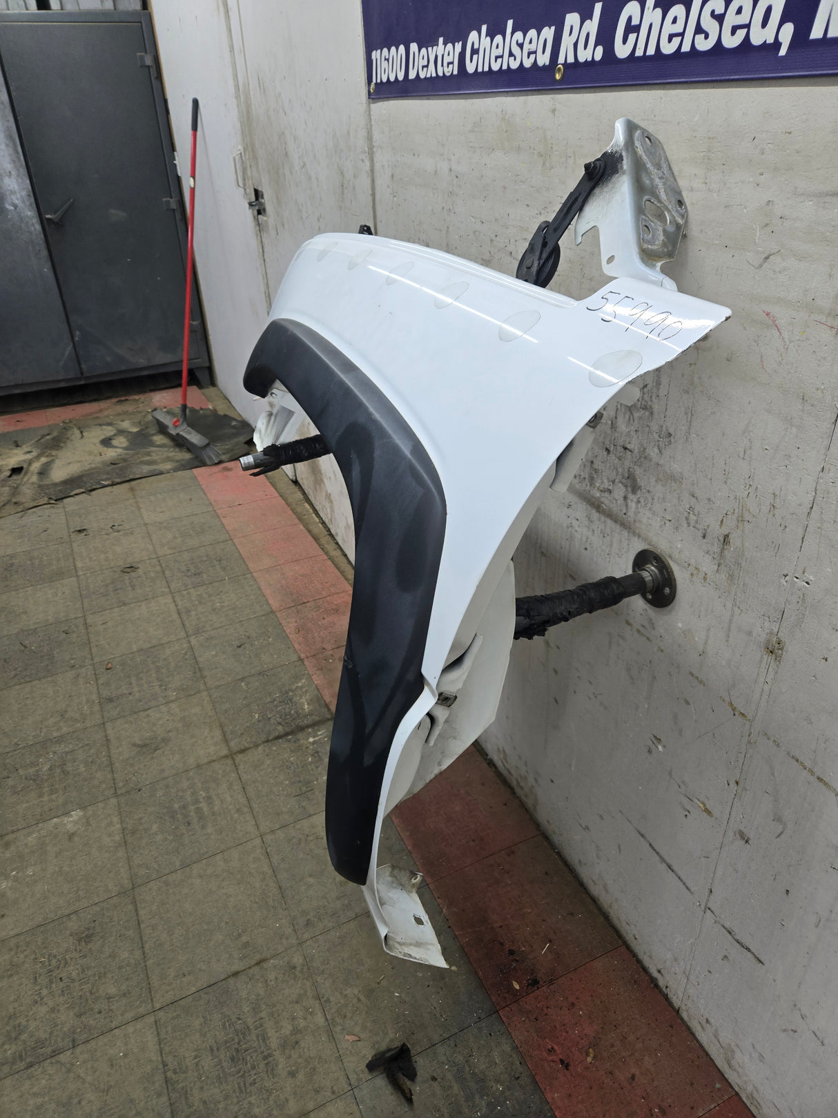 2003-2007 Chevrolet Silverado / Tahoe / Suburban 1500 2500 3500 HD LH Driver Side "Cateye" Front Fender - Summit White