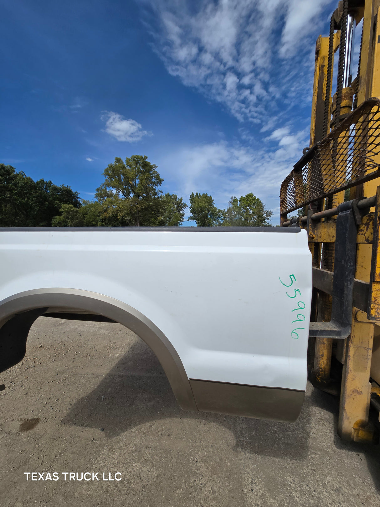 1999-2010 Ford Super Duty F250 F350 6' 9" Short Truck Bed - White & Tan