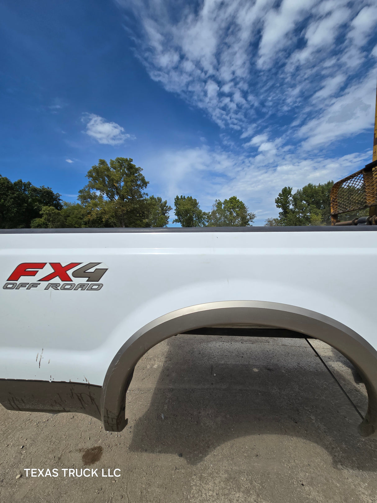 1999-2010 Ford Super Duty F250 F350 6' 9" Short Truck Bed - White & Tan