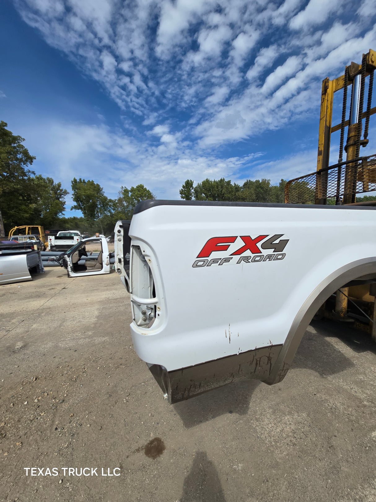1999-2010 Ford Super Duty F250 F350 6' 9" Short Truck Bed - White & Tan