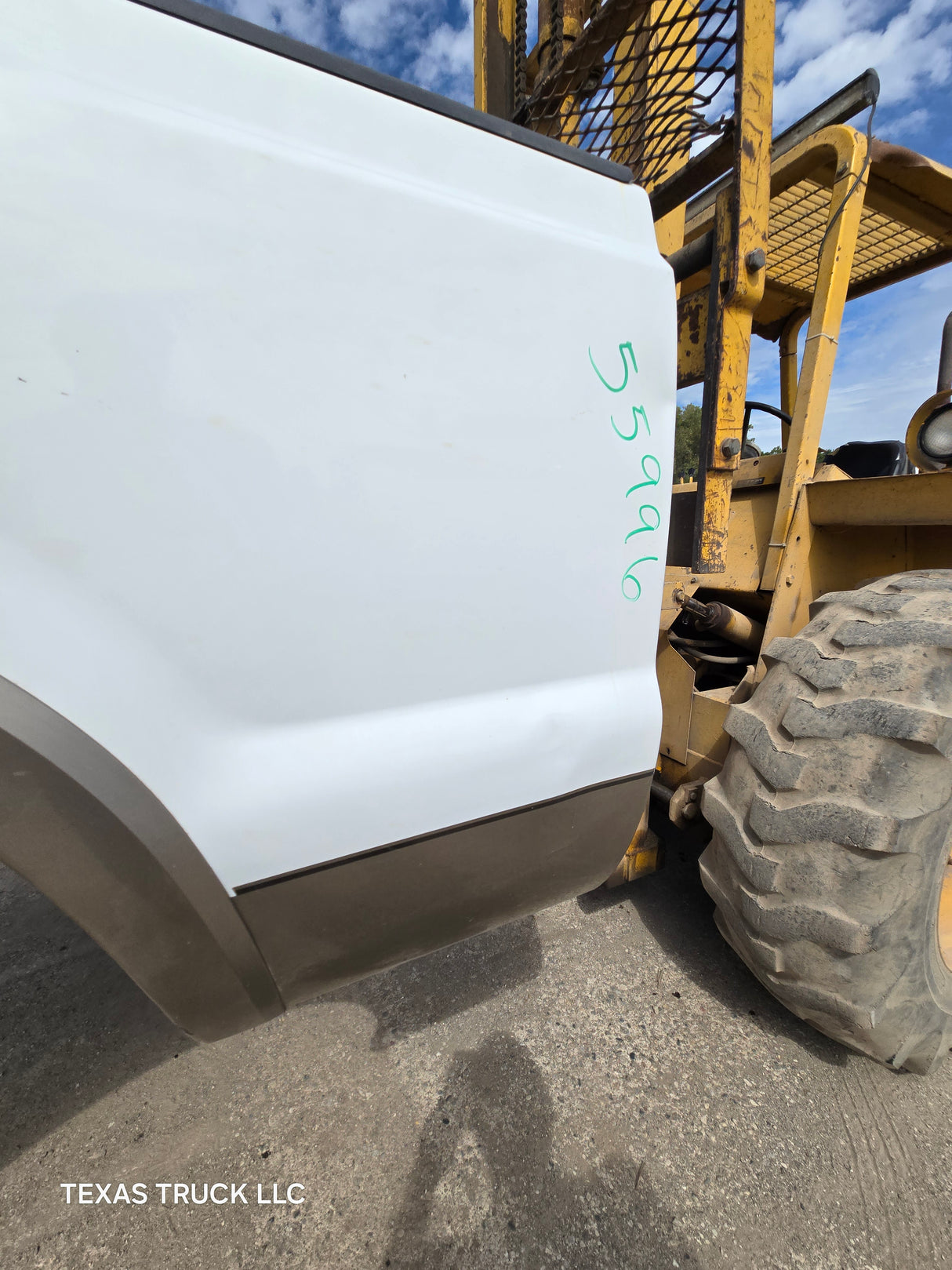 1999-2010 Ford Super Duty F250 F350 6' 9" Short Truck Bed - White & Tan
