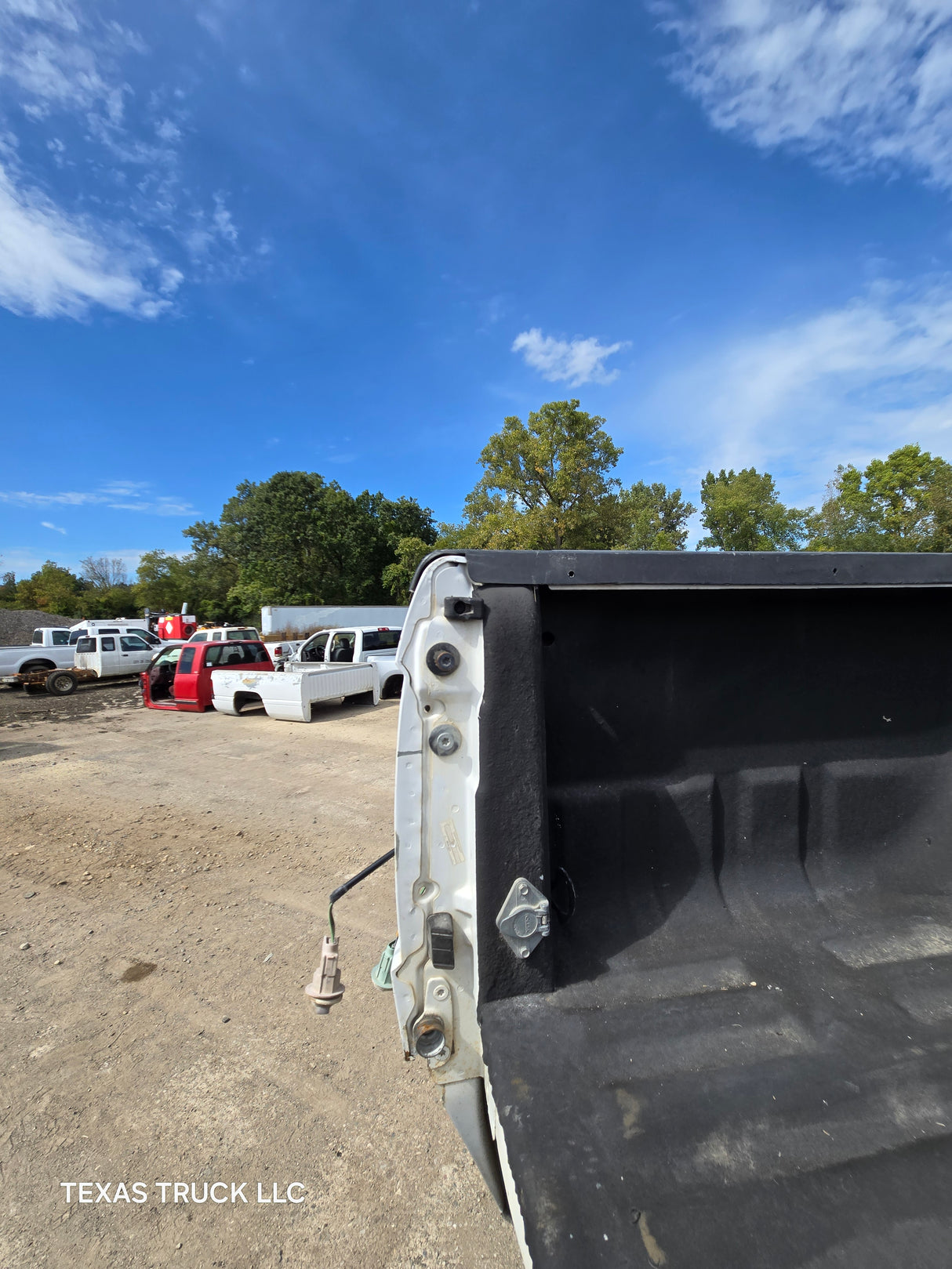 1999-2010 Ford Super Duty F250 F350 6' 9" Short Truck Bed - White & Tan