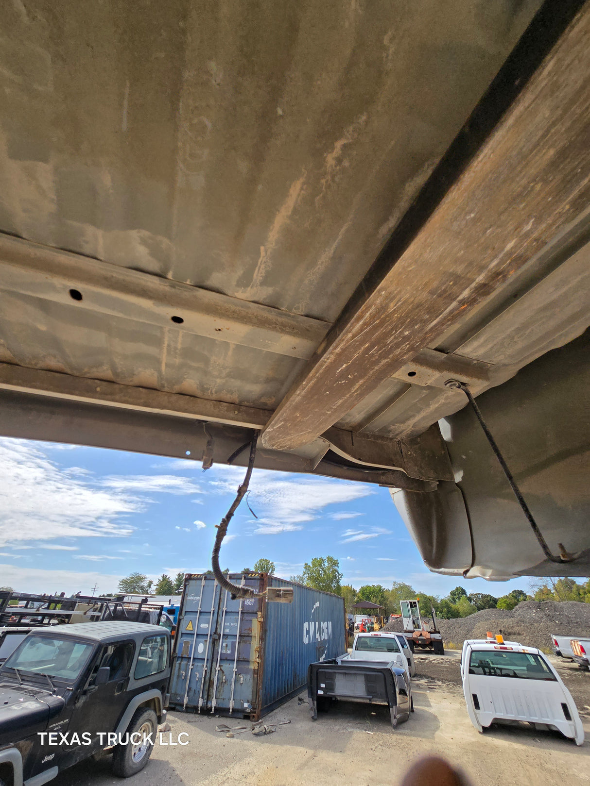 1999-2010 Ford Super Duty F250 F350 6' 9" Short Truck Bed - White & Tan