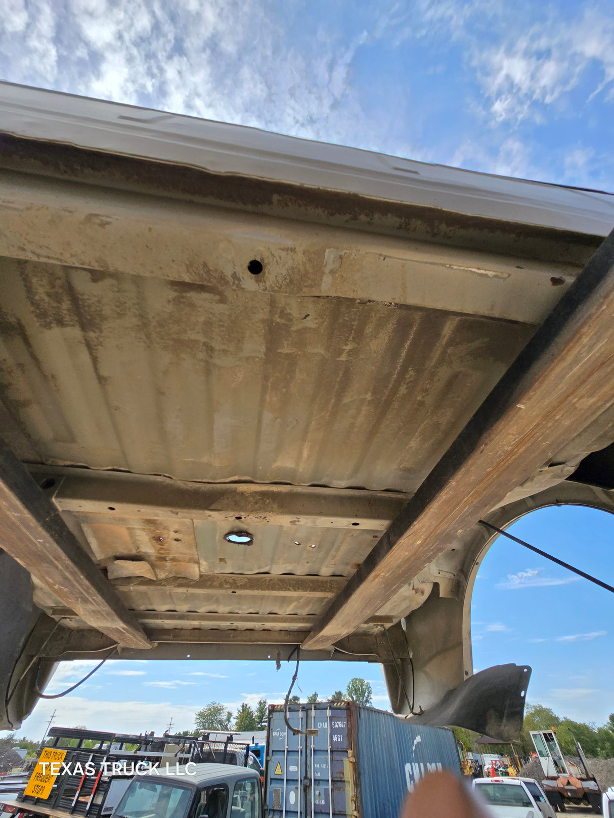 1999-2010 Ford Super Duty F250 F350 6' 9" Short Truck Bed - White & Tan