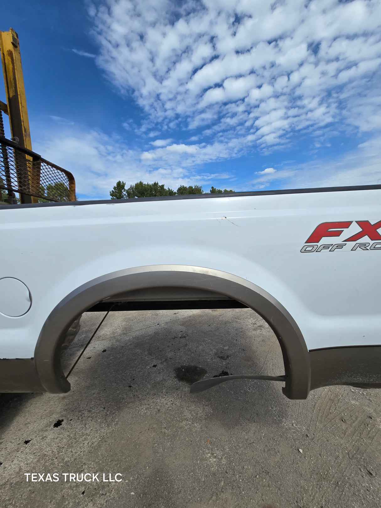 1999-2010 Ford Super Duty F250 F350 6' 9" Short Truck Bed - White & Tan