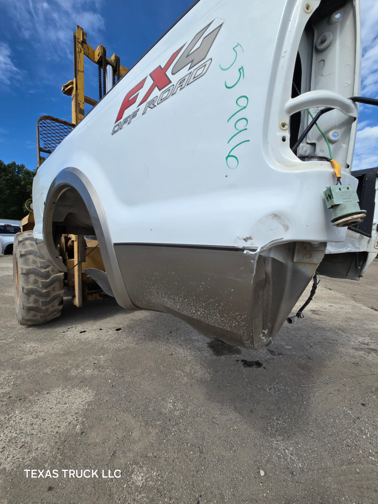 1999-2010 Ford Super Duty F250 F350 6' 9" Short Truck Bed - White & Tan