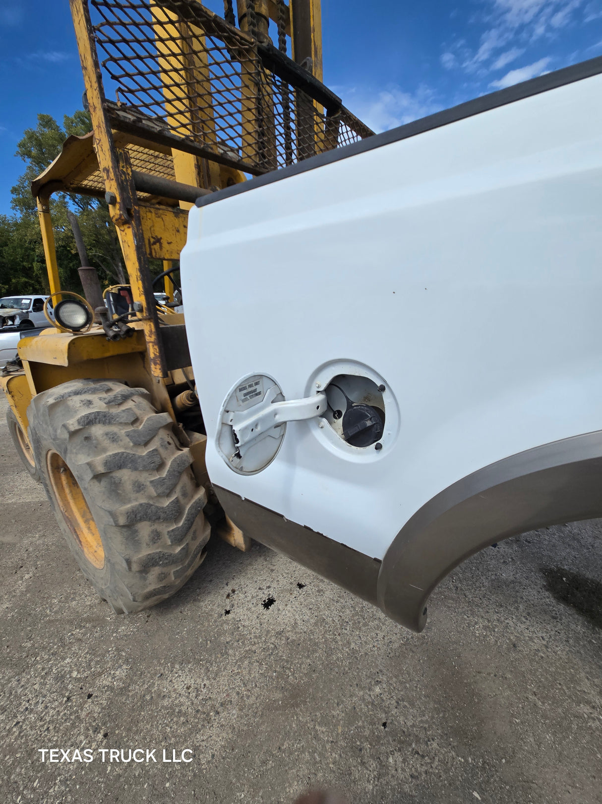 1999-2010 Ford Super Duty F250 F350 6' 9" Short Truck Bed - White & Tan