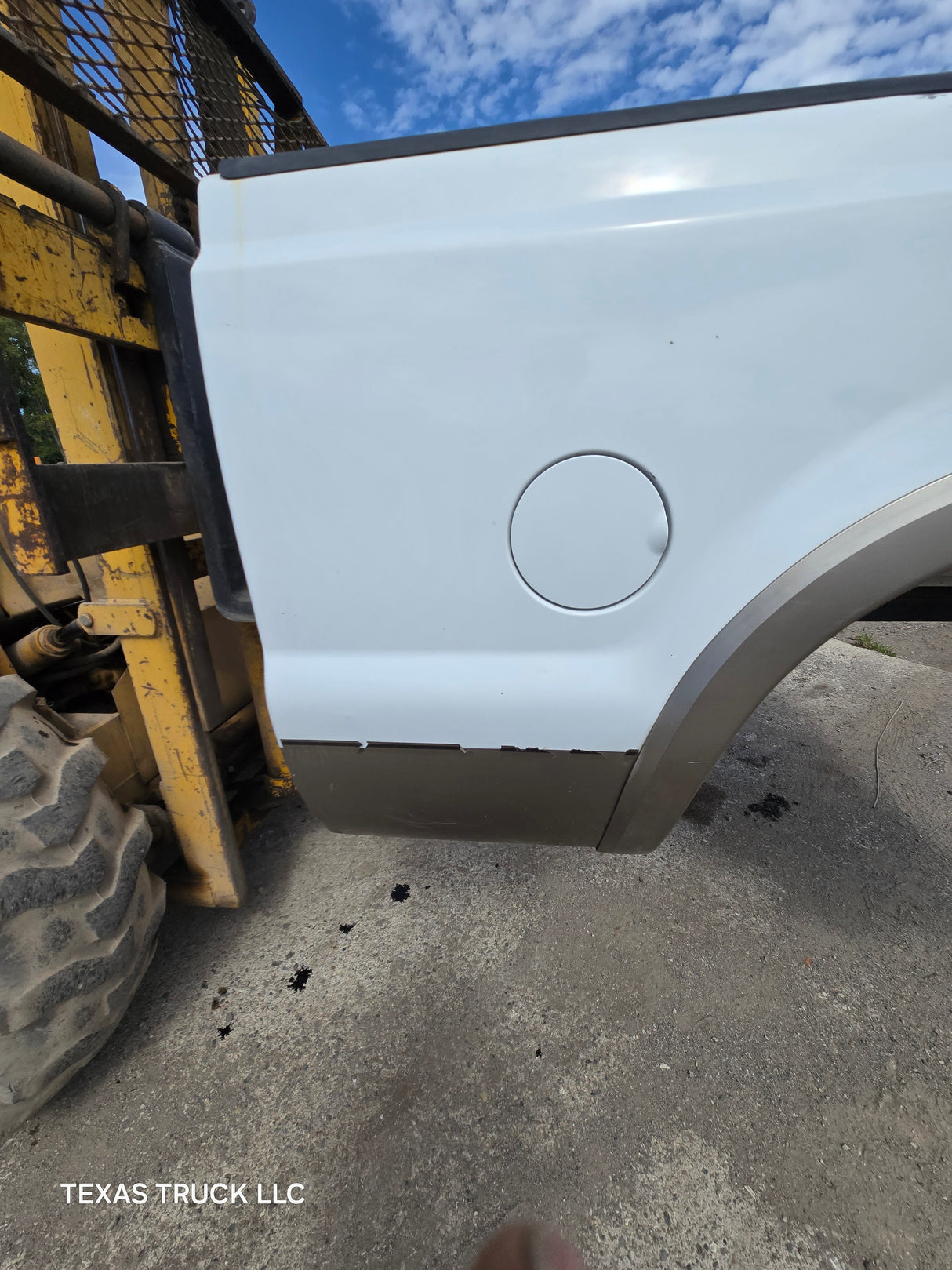 1999-2010 Ford Super Duty F250 F350 6' 9" Short Truck Bed - White & Tan