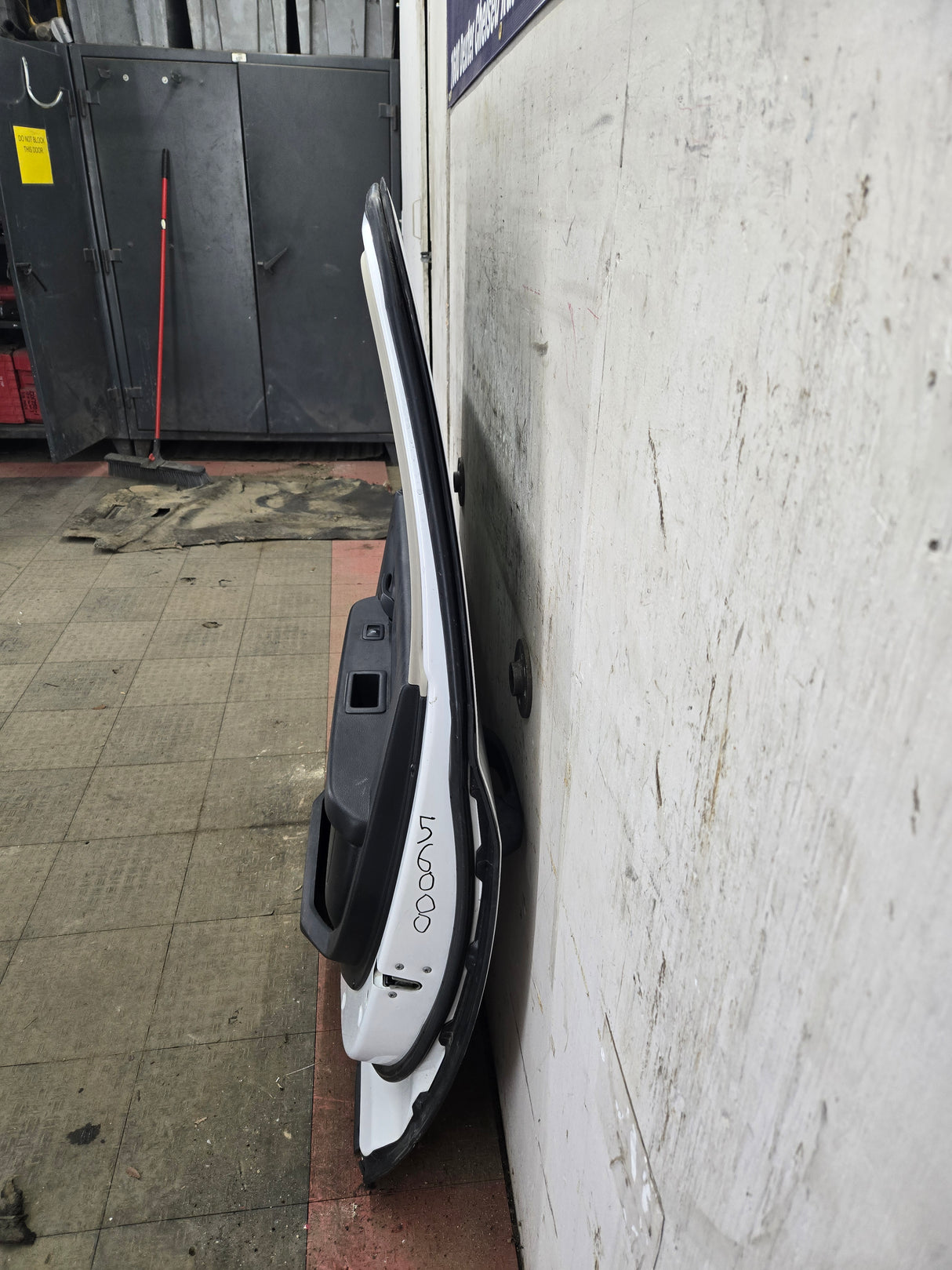 2009-2018 Dodge Ram 4th Gen Passenger Side Rear CREW Cab Door 1500 2500 3500 4500 5500 - White