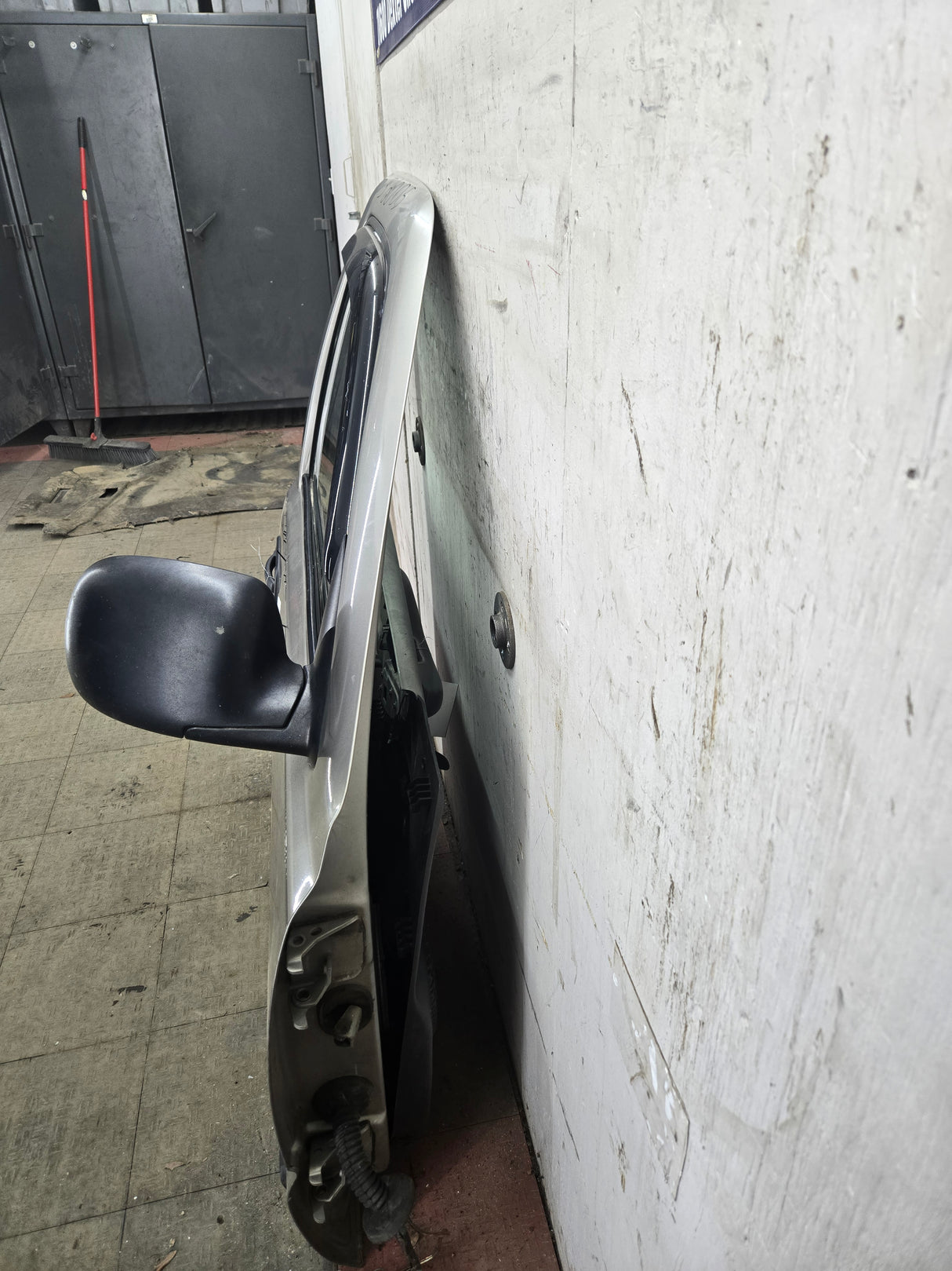 1999-2006 Chevrolet Silverado / GMC Sierra 1500 2500 3500 HD Front Passenger side Door RH - Pewter Metallic