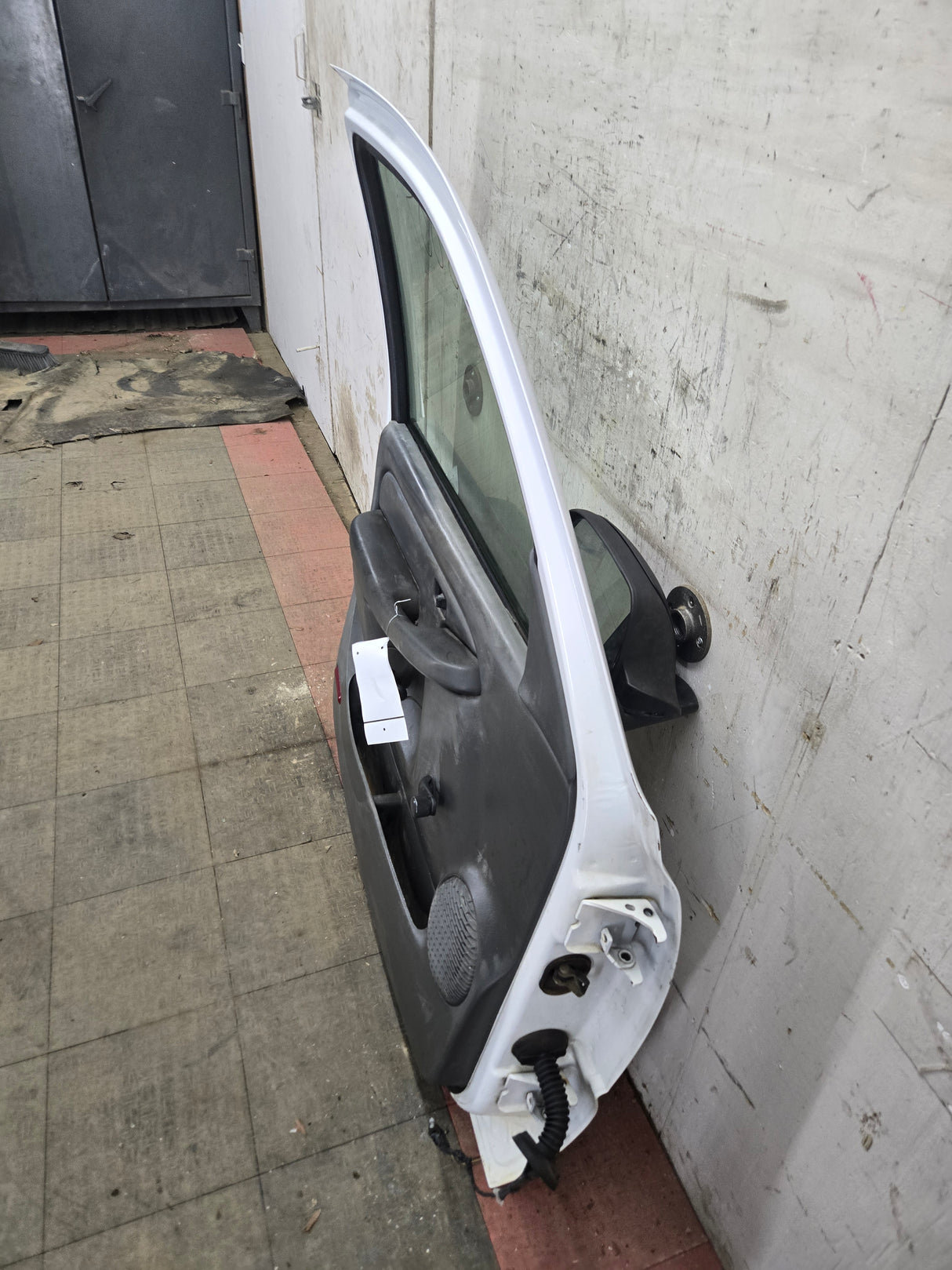 1999-2006 Chevrolet Silverado / GMC Sierra 1500 2500 3500 HD Driver Side Front Door LH - Summit White