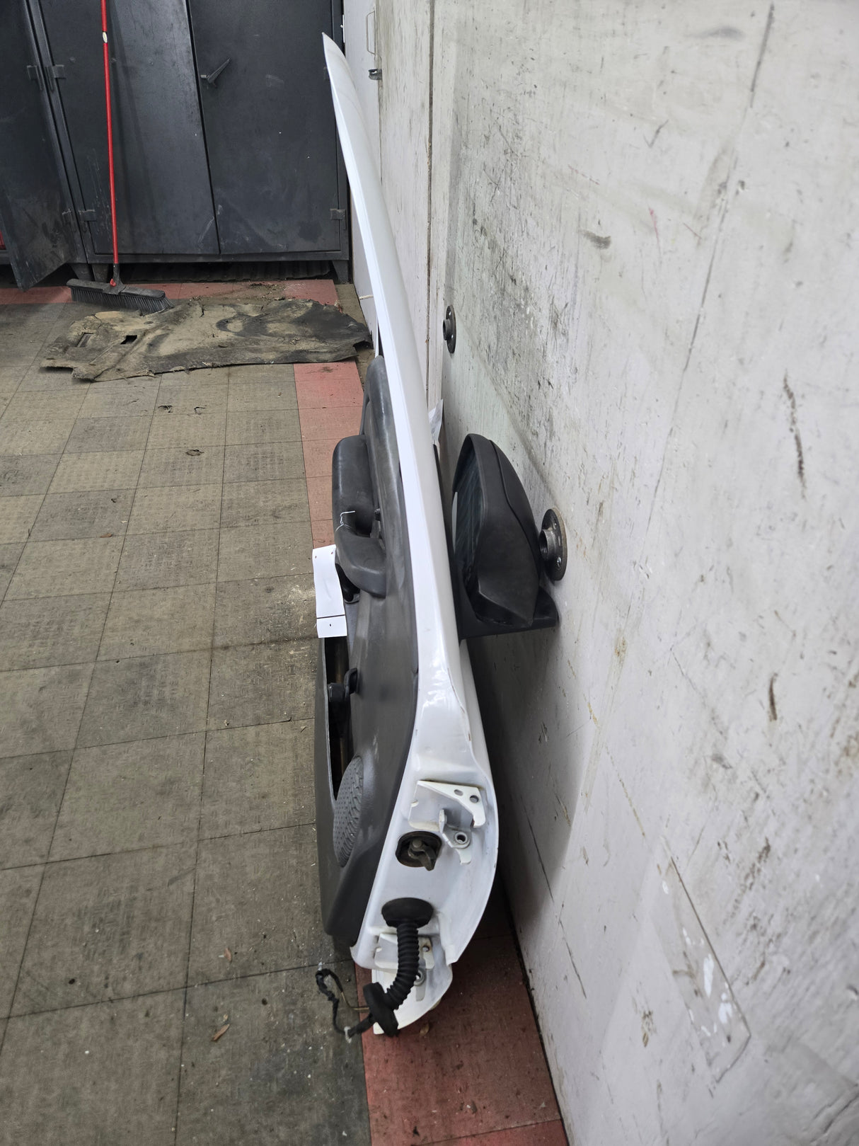 1999-2006 Chevrolet Silverado / GMC Sierra 1500 2500 3500 HD Driver Side Front Door LH - Summit White