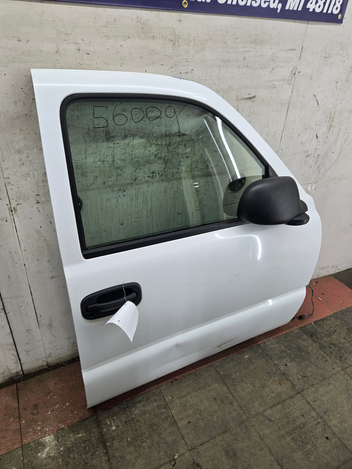 1999-2006 Chevrolet Silverado / GMC Sierra 1500 2500 3500 HD Front Passenger side Door RH - Summit White