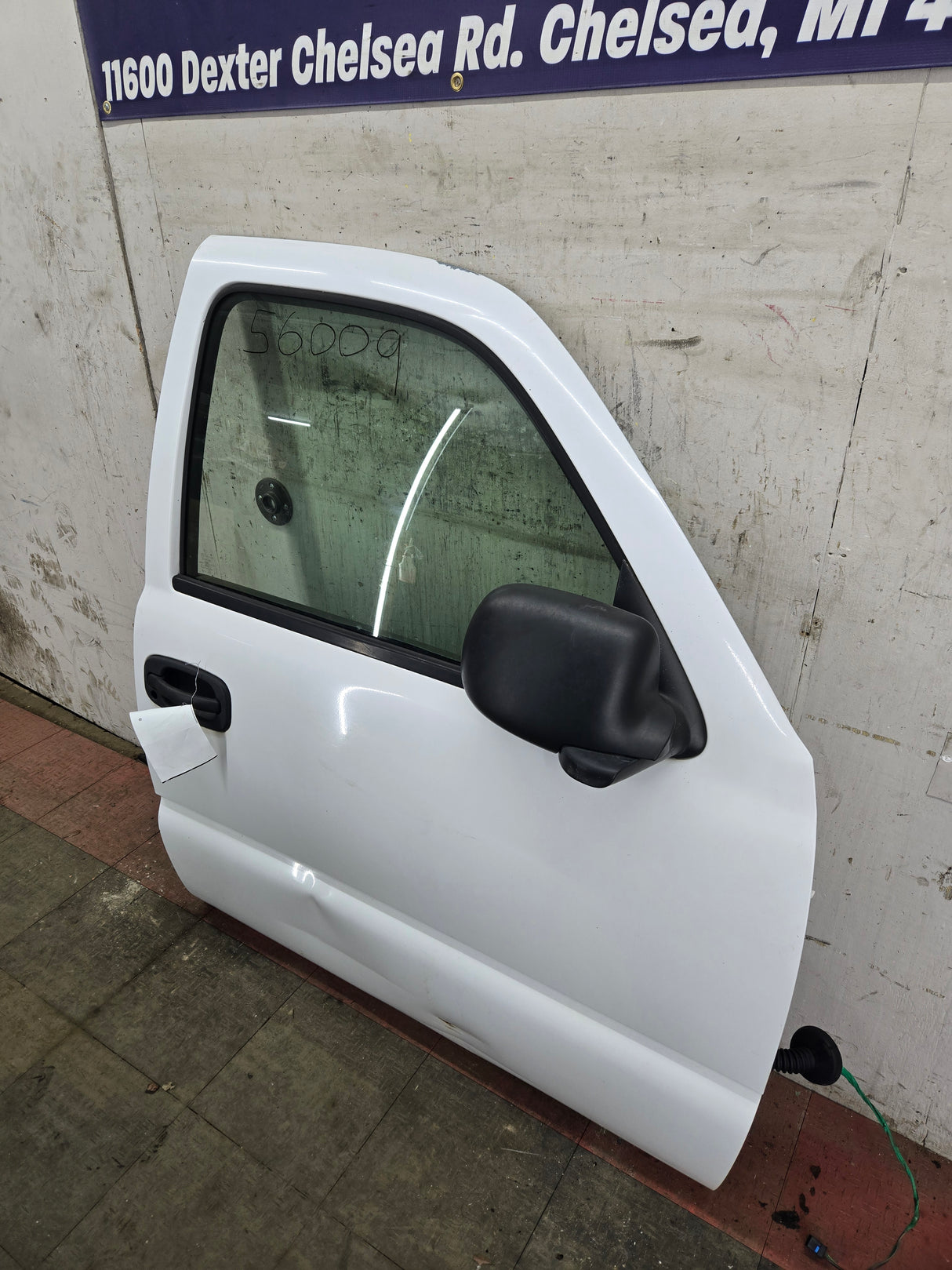 1999-2006 Chevrolet Silverado / GMC Sierra 1500 2500 3500 HD Front Passenger side Door RH - Summit White