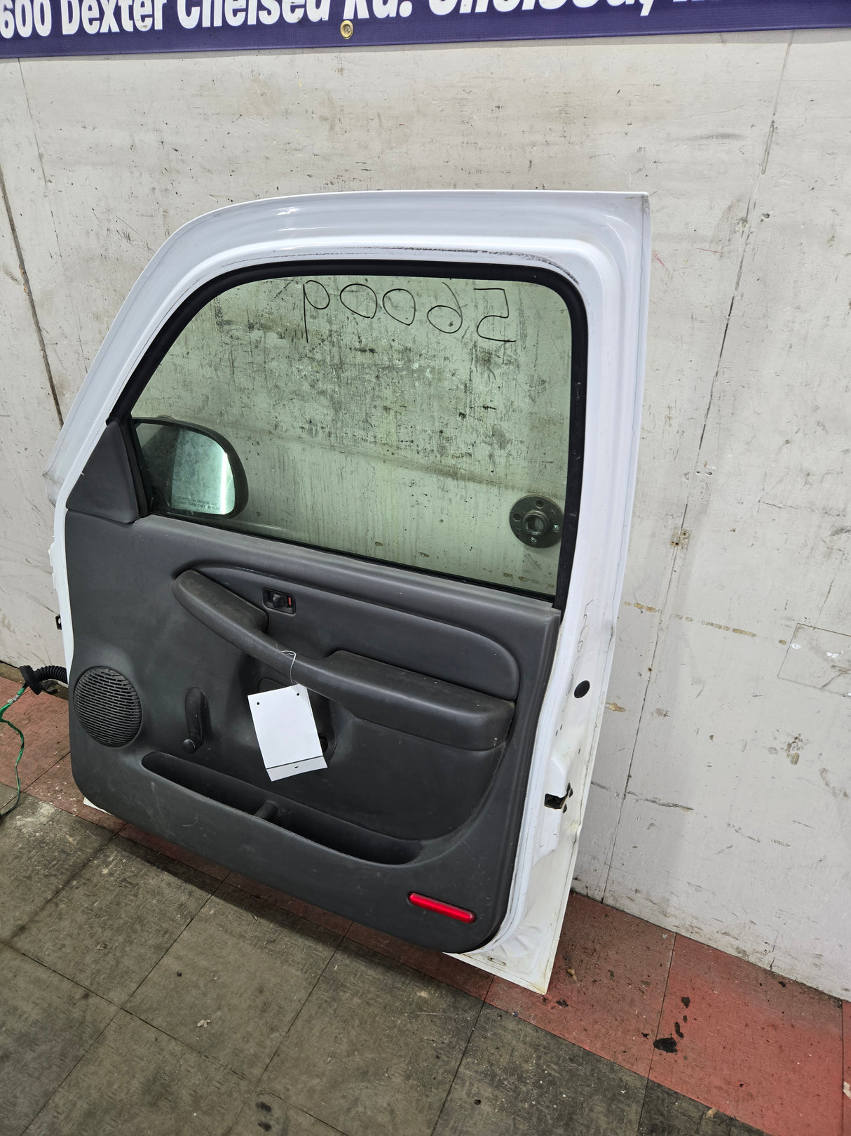 1999-2006 Chevrolet Silverado / GMC Sierra 1500 2500 3500 HD Front Passenger side Door RH - Summit White