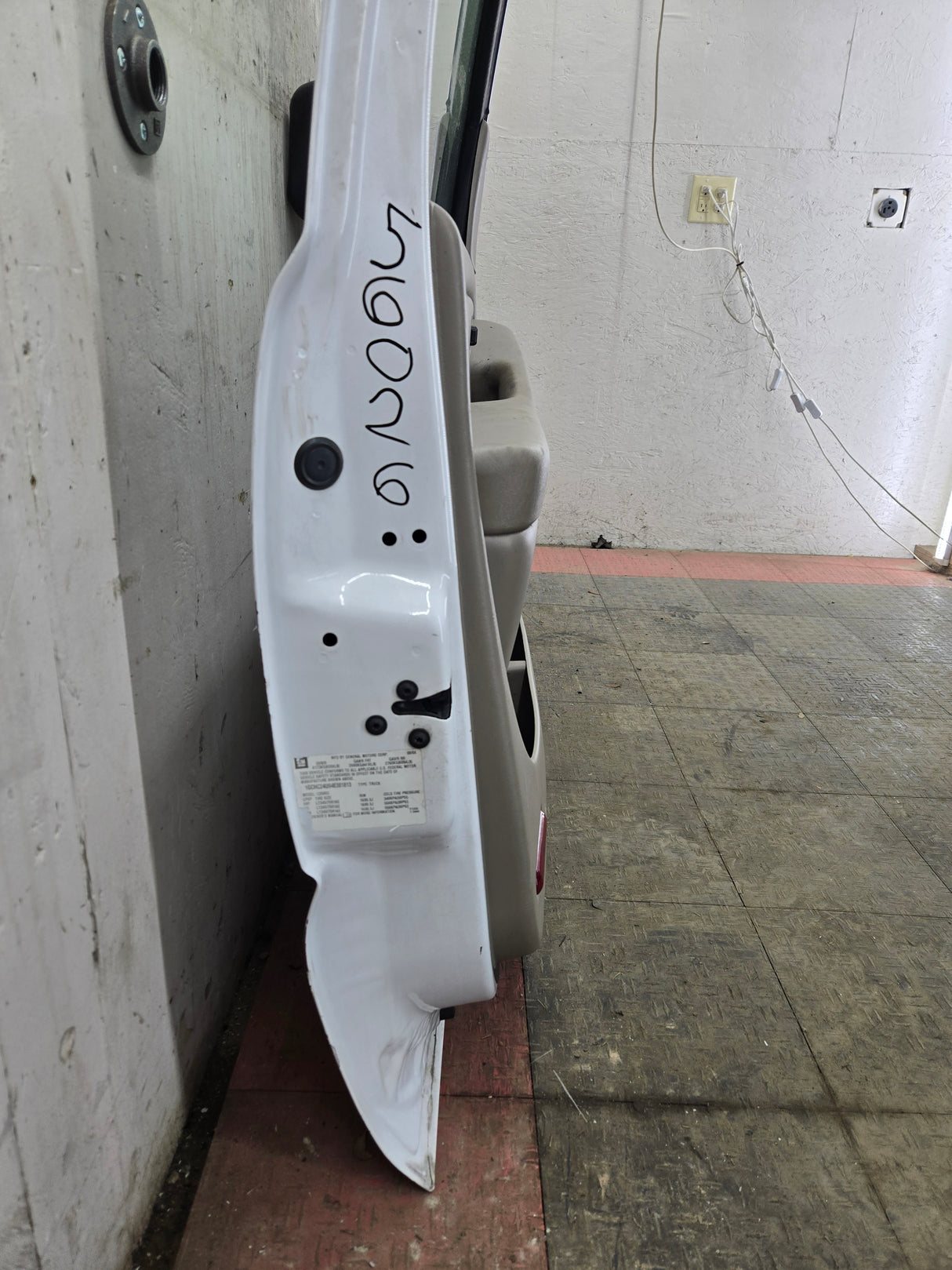 1999-2006 Chevrolet Silverado / GMC Sierra 1500 2500 3500 HD Front Driver Side Door LH