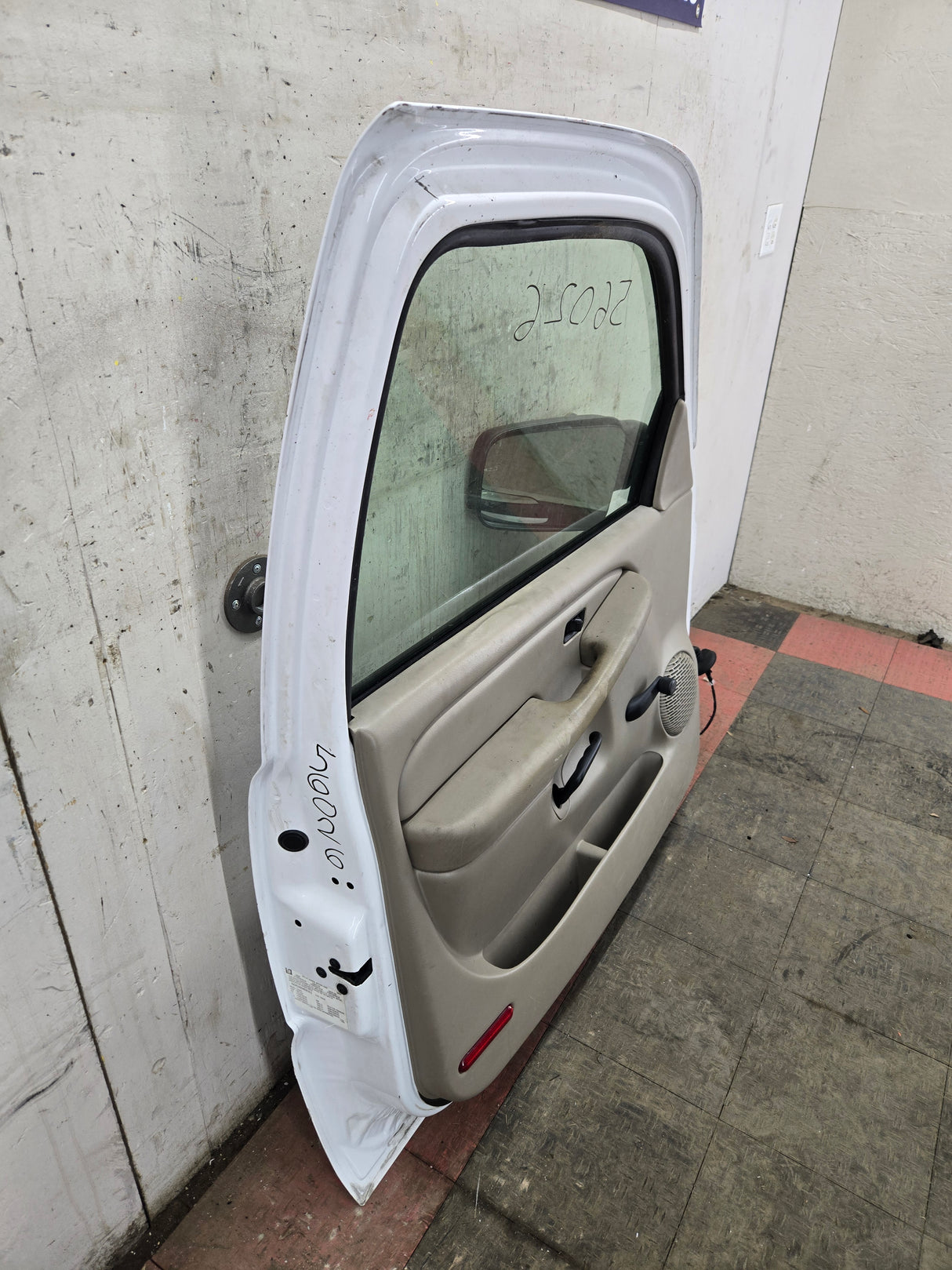1999-2006 Chevrolet Silverado / GMC Sierra 1500 2500 3500 HD Front Driver Side Door LH