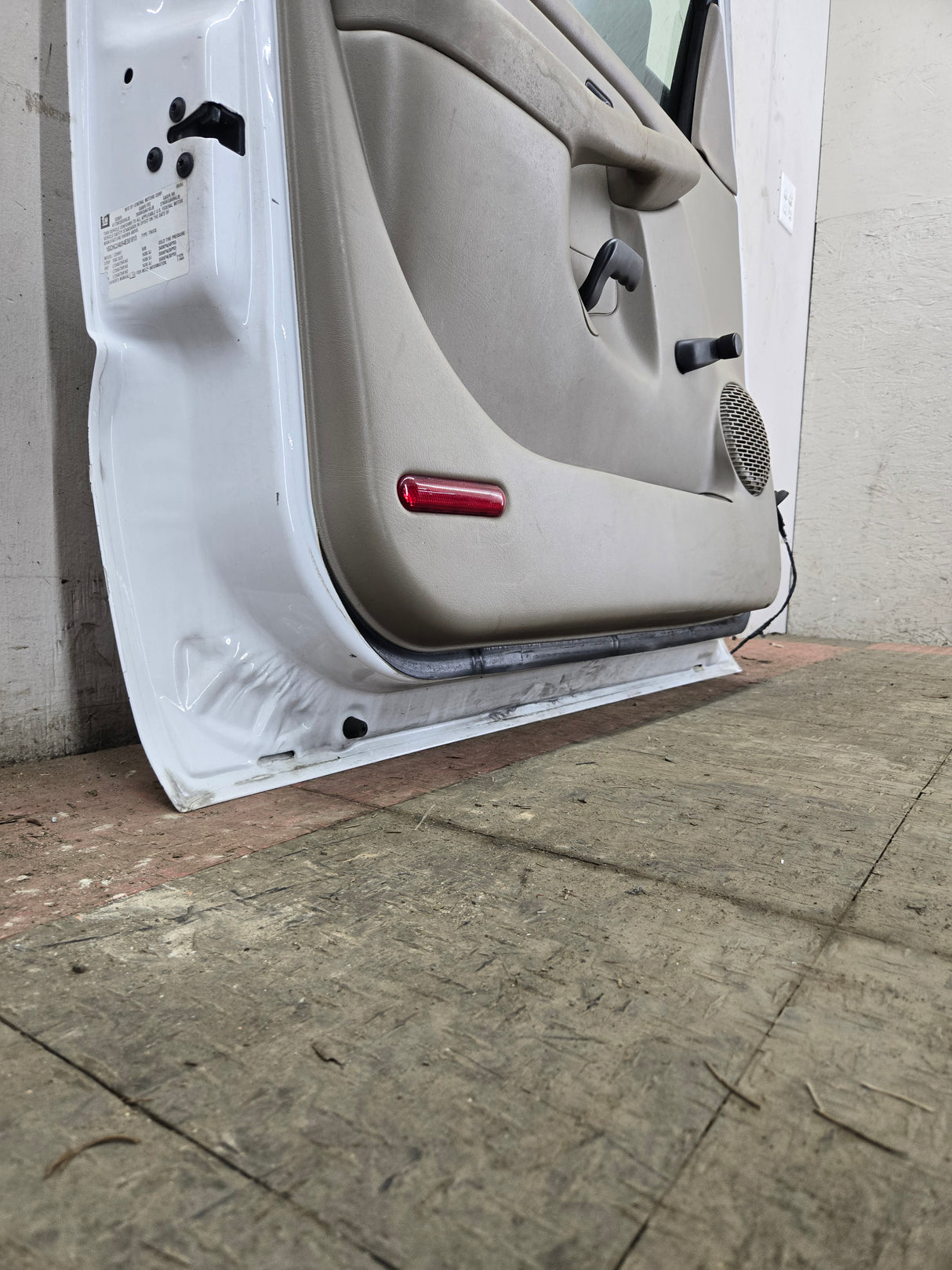 1999-2006 Chevrolet Silverado / GMC Sierra 1500 2500 3500 HD Front Driver Side Door LH
