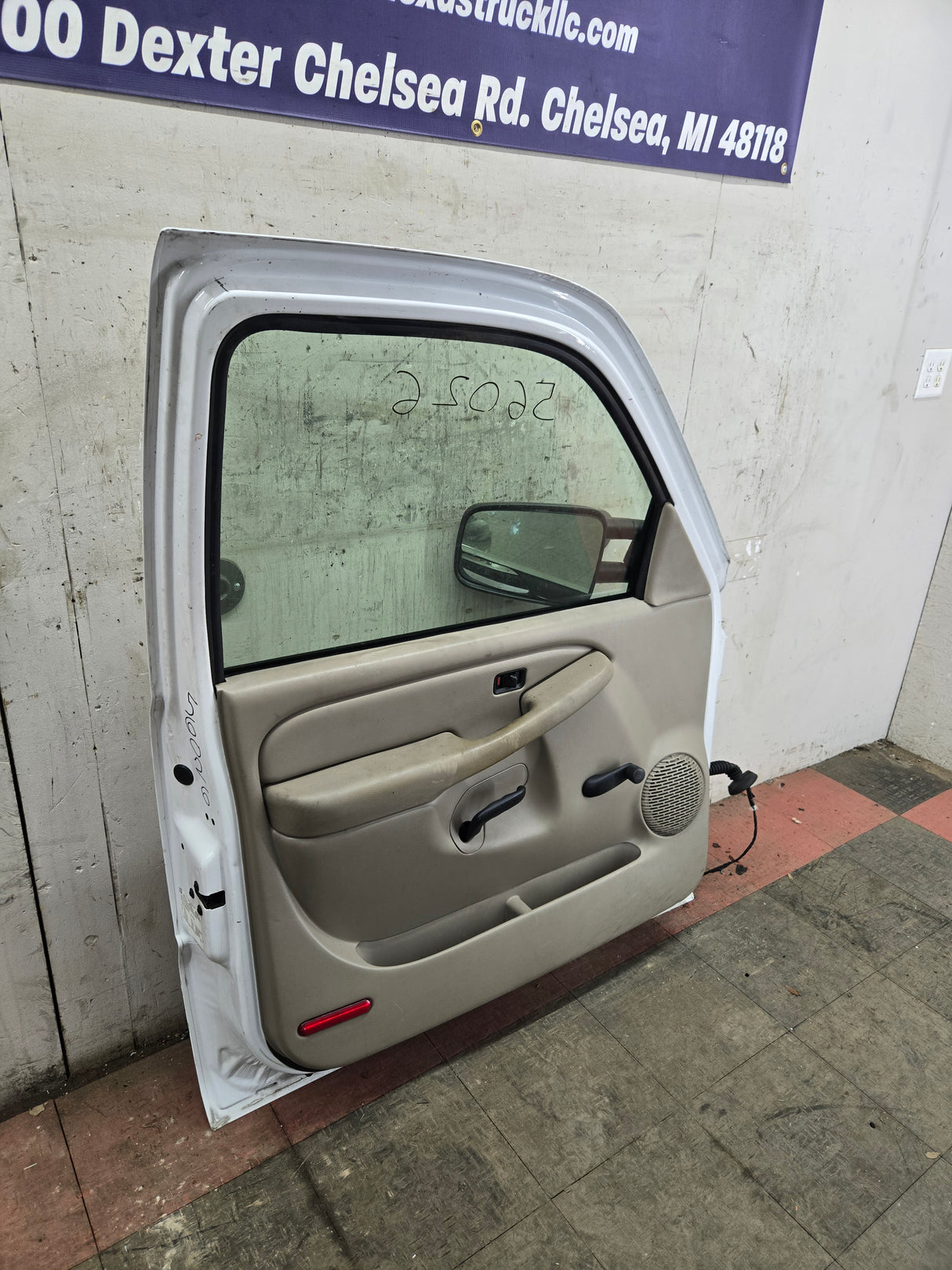 1999-2006 Chevrolet Silverado / GMC Sierra 1500 2500 3500 HD Front Driver Side Door LH