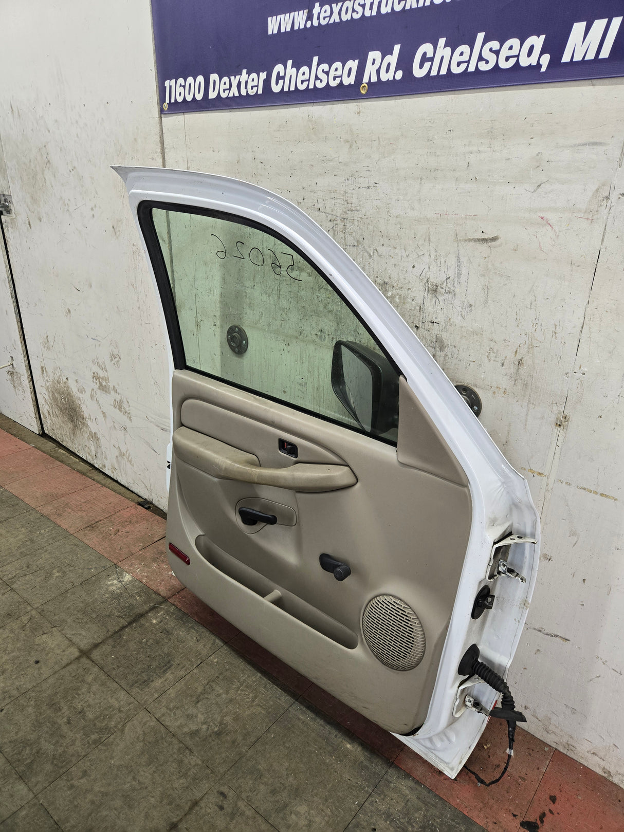 1999-2006 Chevrolet Silverado / GMC Sierra 1500 2500 3500 HD Front Driver Side Door LH
