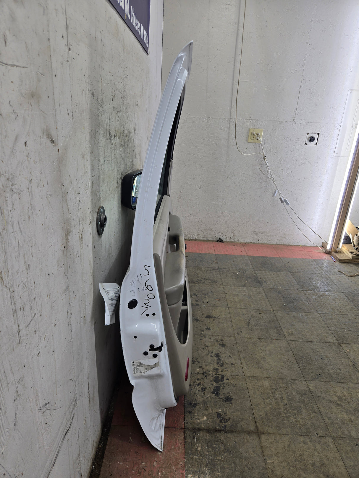 1999-2006 Chevrolet Silverado / GMC Sierra 1500 2500 3500 HD Front Driver Side Door LH
