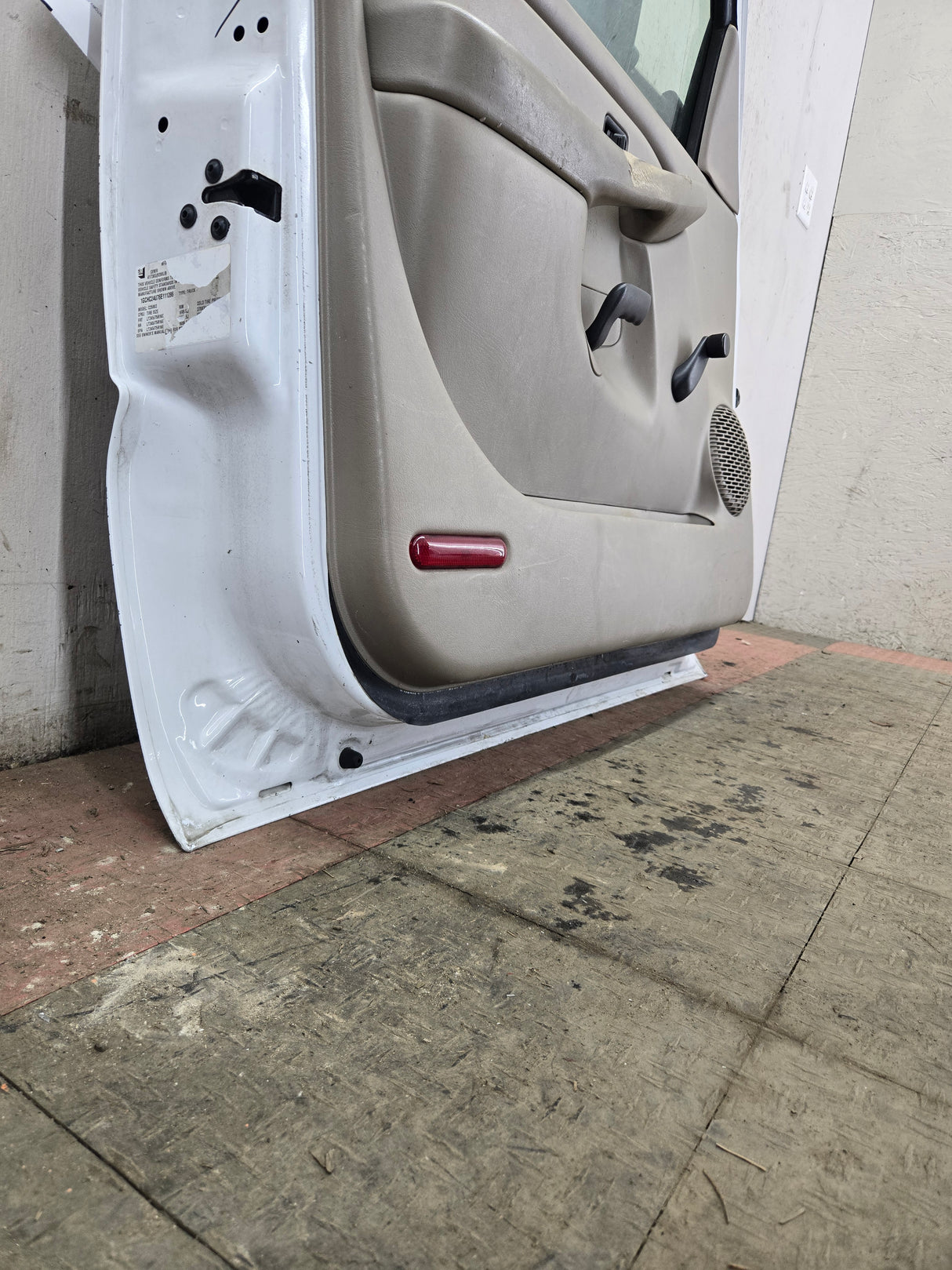 1999-2006 Chevrolet Silverado / GMC Sierra 1500 2500 3500 HD Front Driver Side Door LH