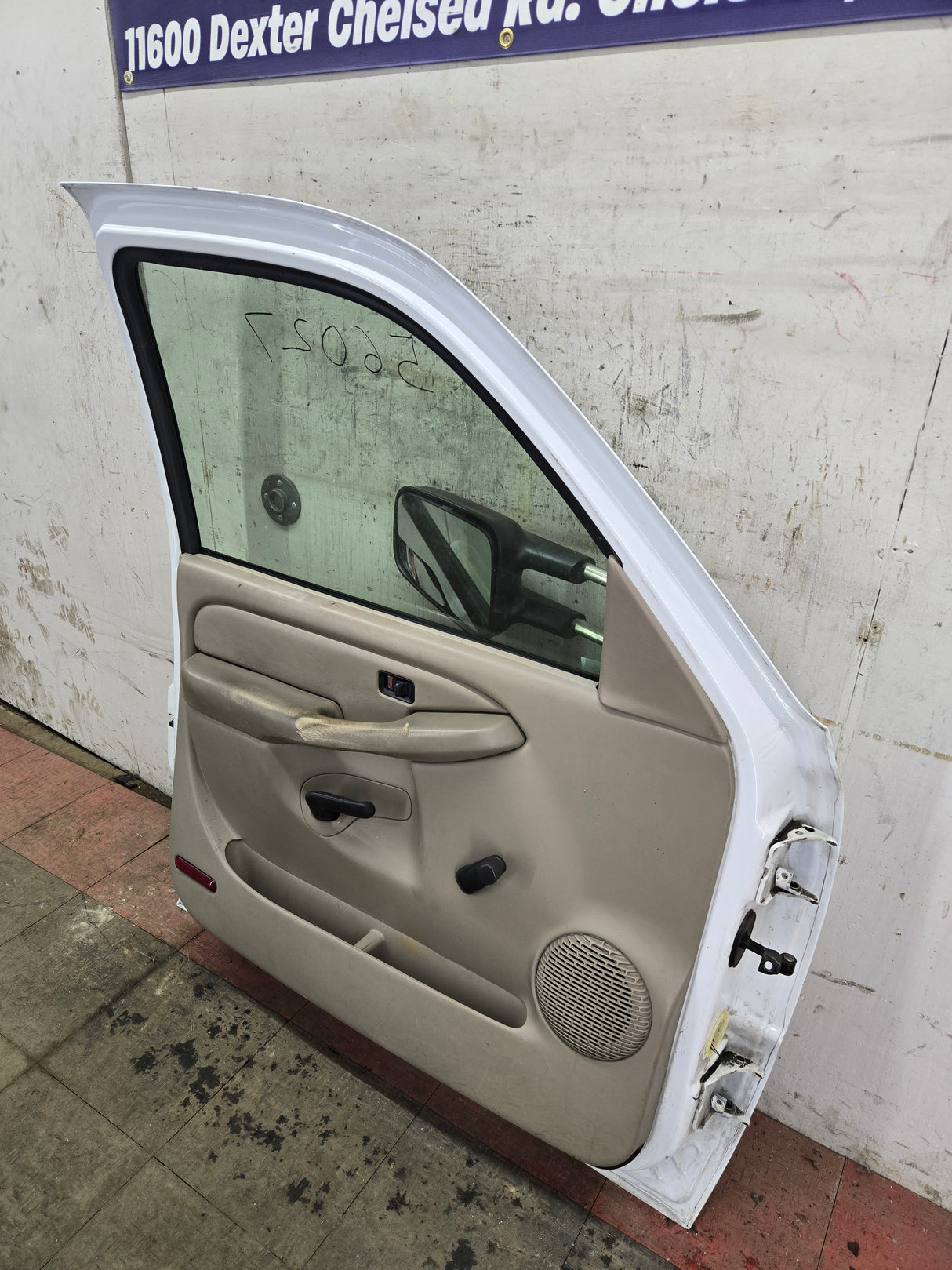 1999-2006 Chevrolet Silverado / GMC Sierra 1500 2500 3500 HD Front Driver Side Door LH