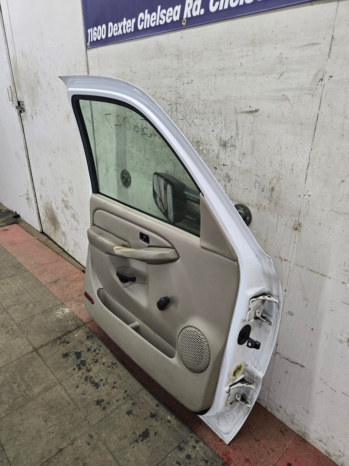1999-2006 Chevrolet Silverado / GMC Sierra 1500 2500 3500 HD Front Driver Side Door LH