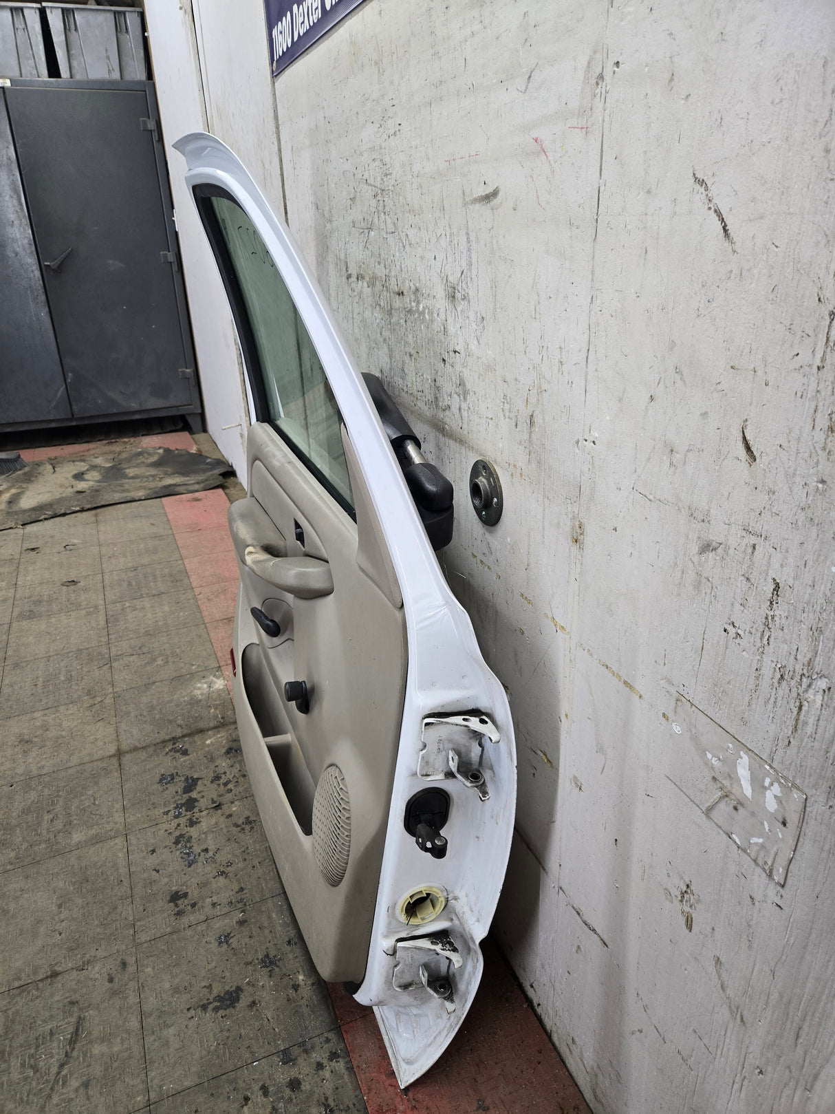 1999-2006 Chevrolet Silverado / GMC Sierra 1500 2500 3500 HD Front Driver Side Door LH