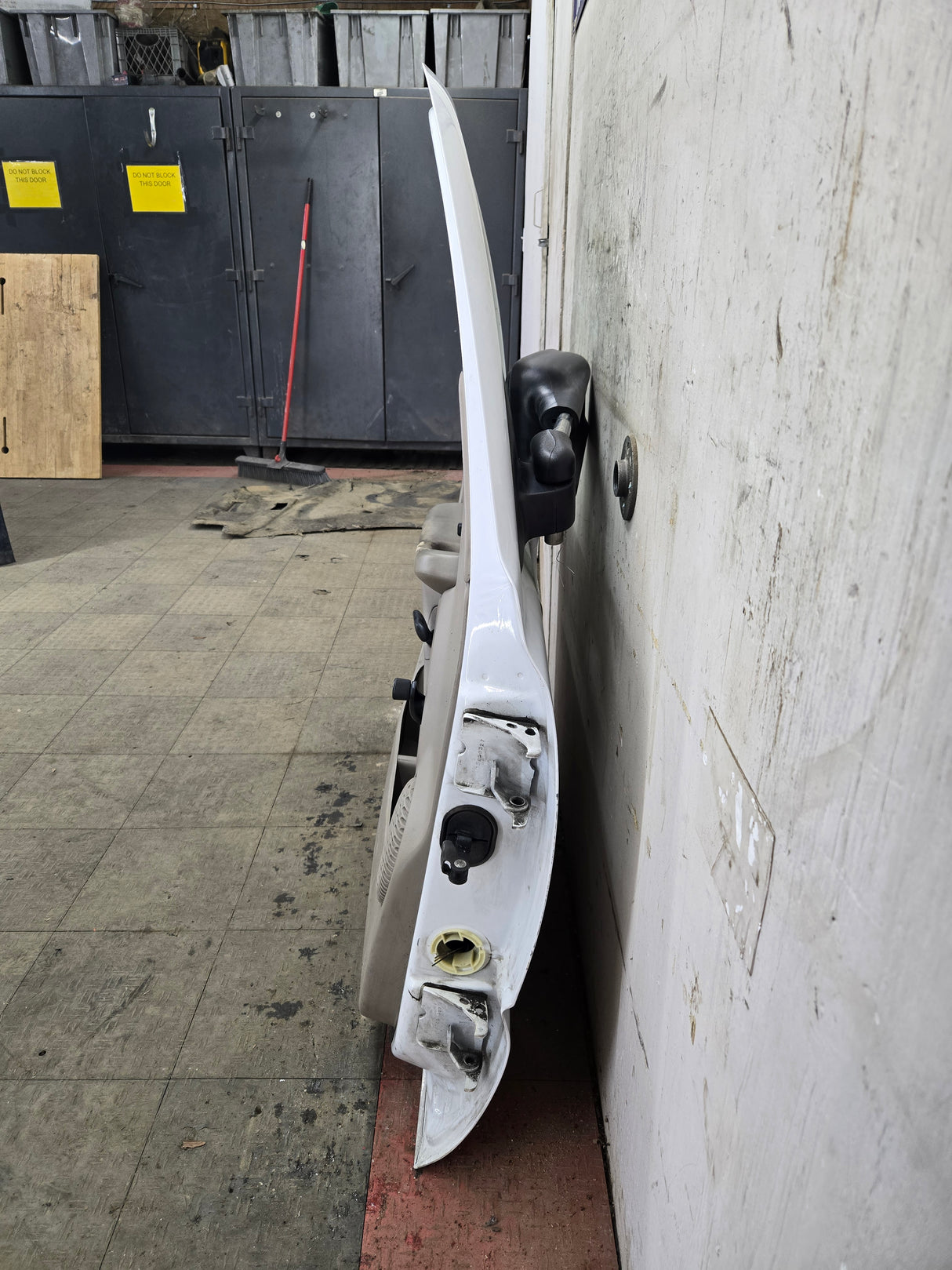 1999-2006 Chevrolet Silverado / GMC Sierra 1500 2500 3500 HD Front Driver Side Door LH
