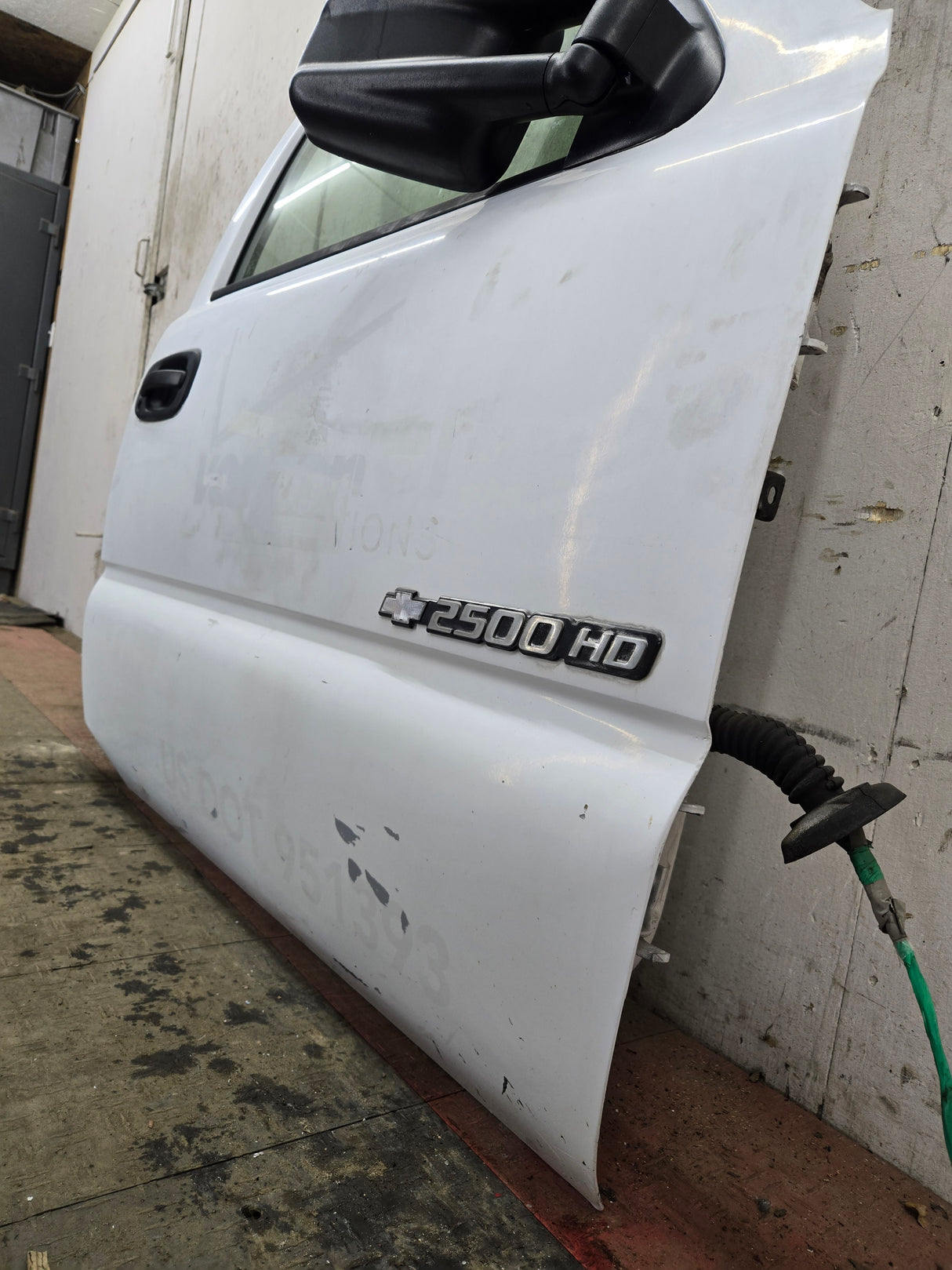 1999-2006 Chevrolet Silverado / GMC Sierra 1500 2500 3500 HD Front Passenger side Door RH