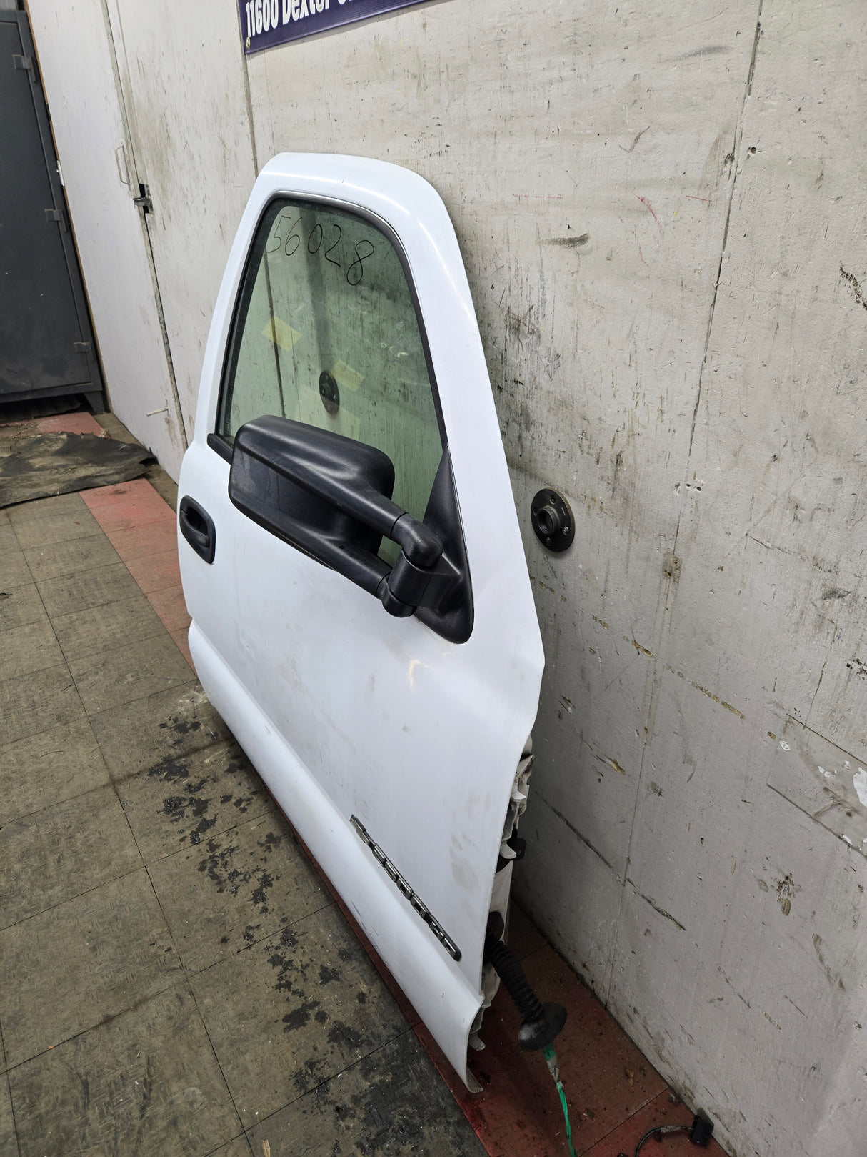 1999-2006 Chevrolet Silverado / GMC Sierra 1500 2500 3500 HD Front Passenger side Door RH