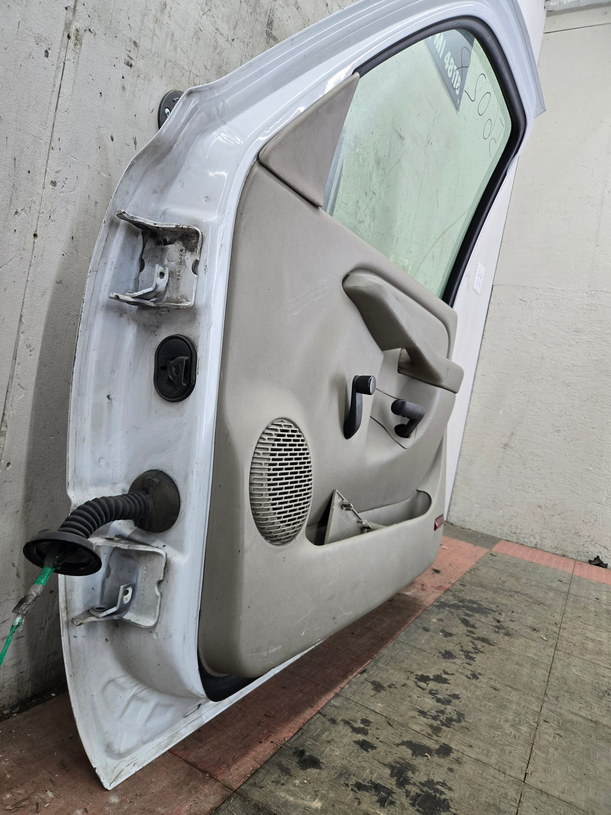 1999-2006 Chevrolet Silverado / GMC Sierra 1500 2500 3500 HD Front Passenger side Door RH
